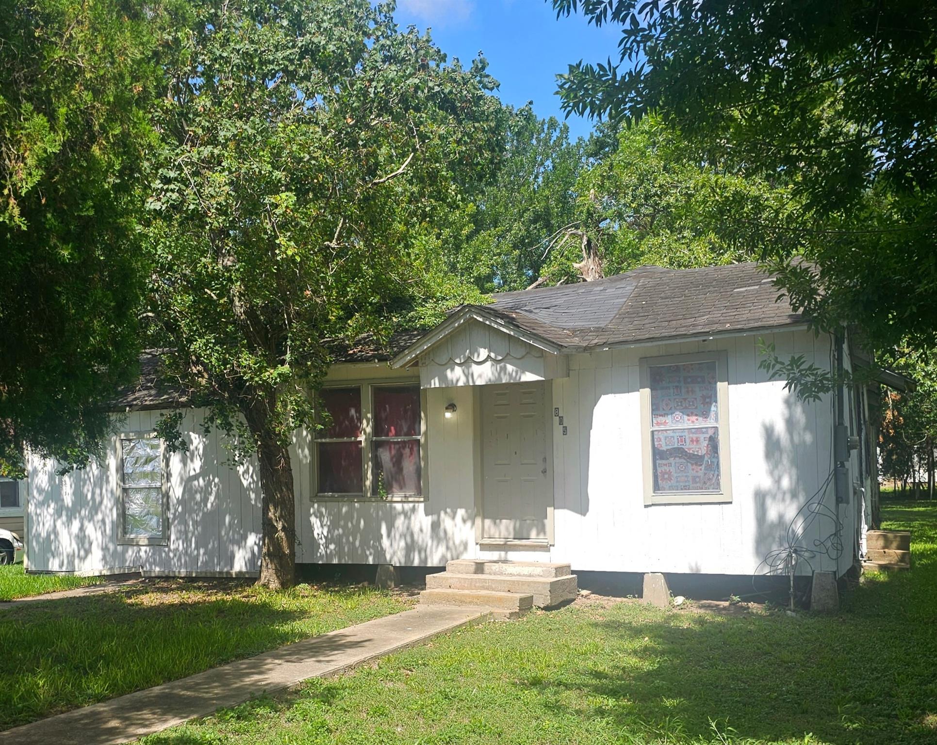 805 Texas Street — photo