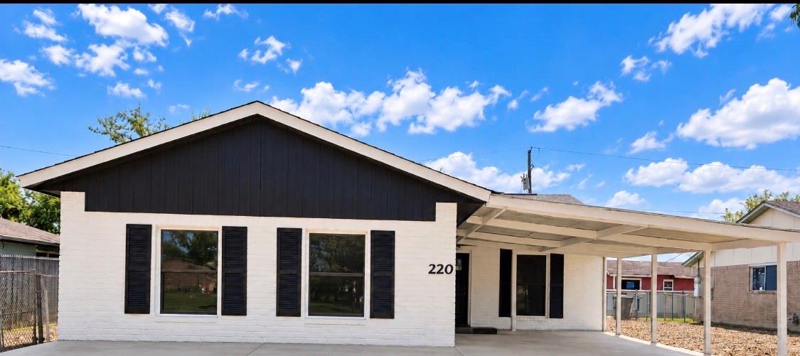 220 Austin St — photo