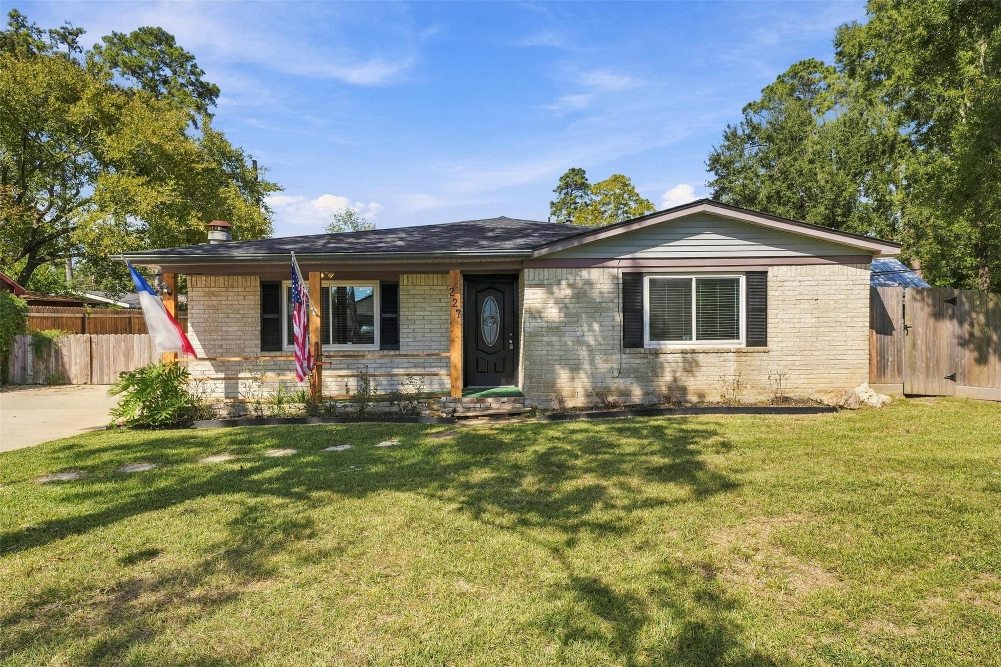 227 Glencroft Court — photo