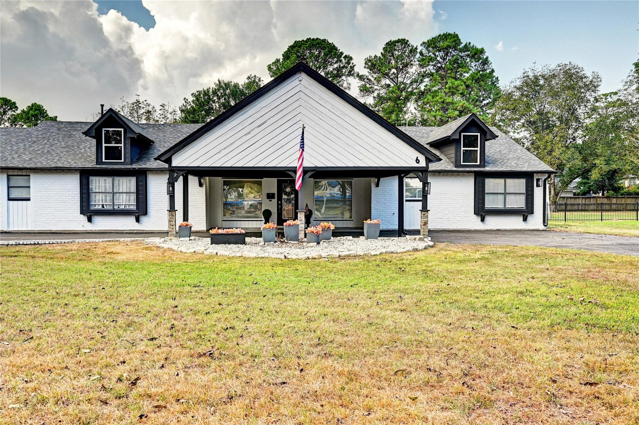 6 Oak Hollow Circle — photo