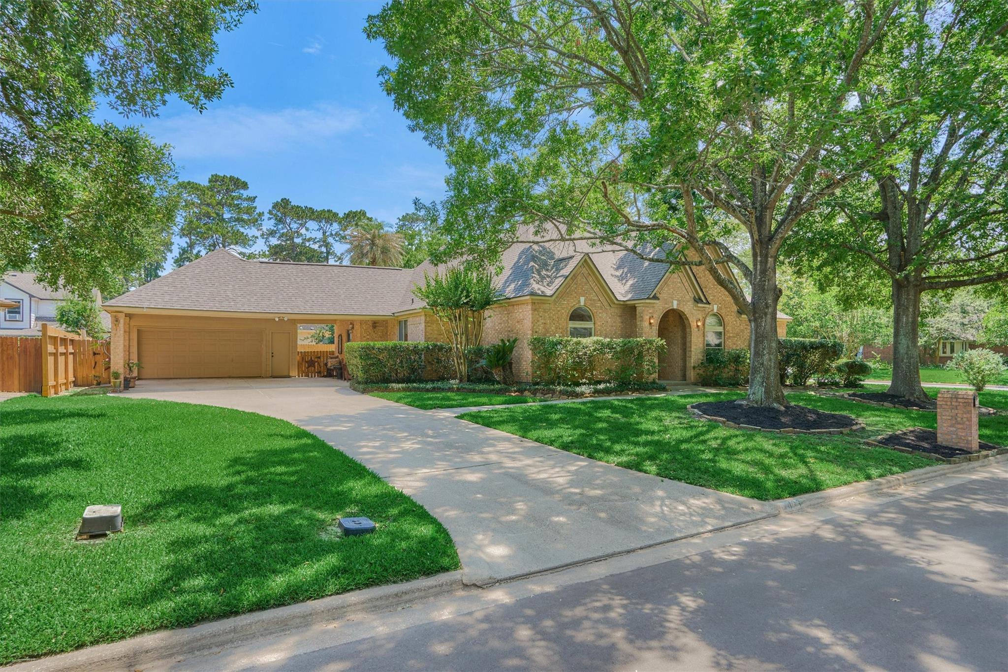 423 Pine Edge Drive, Spring, TX 77380 — photo 2