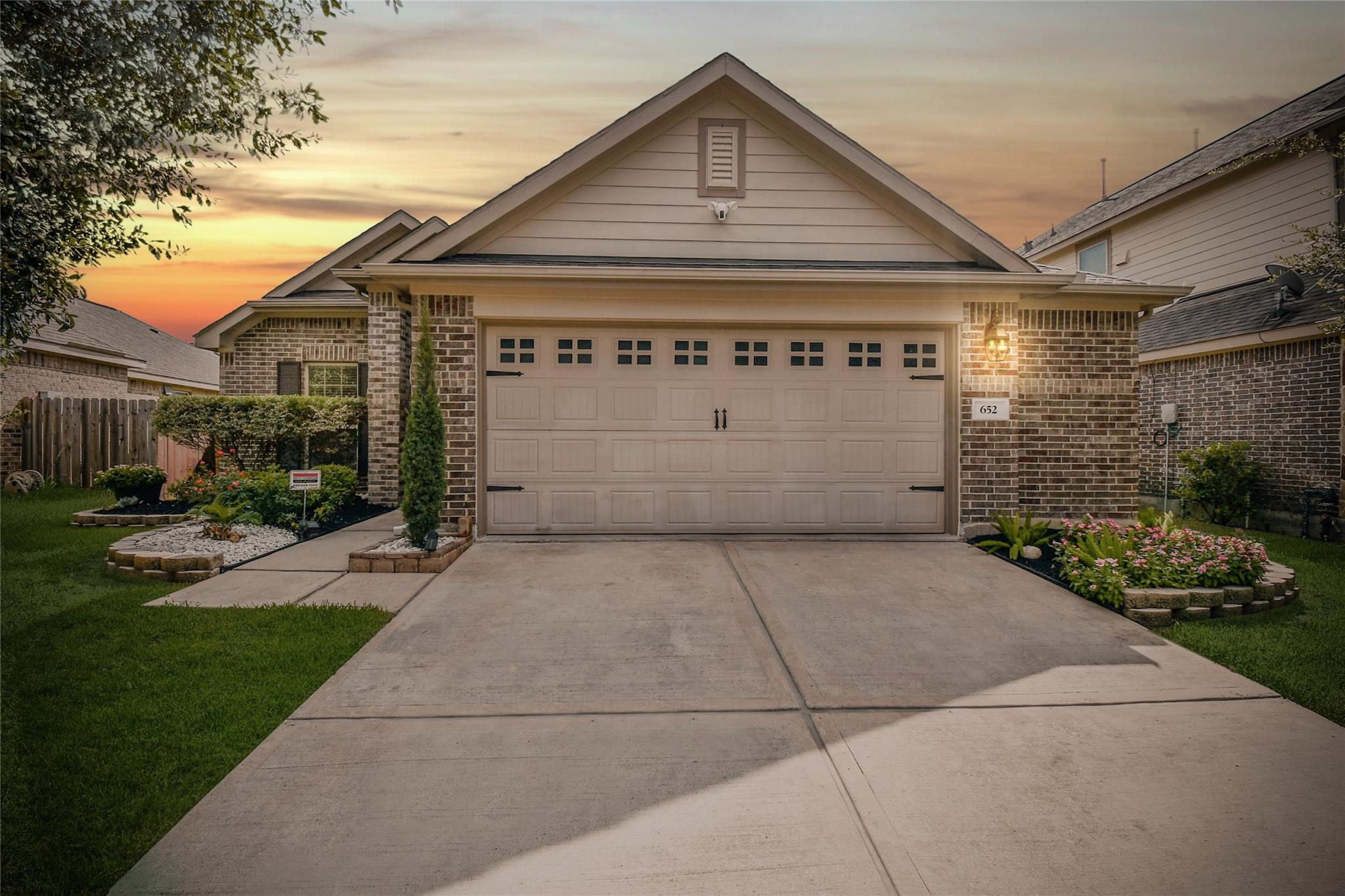 652 Maple Point Drive E, Conroe, TX 77301 — photo 2
