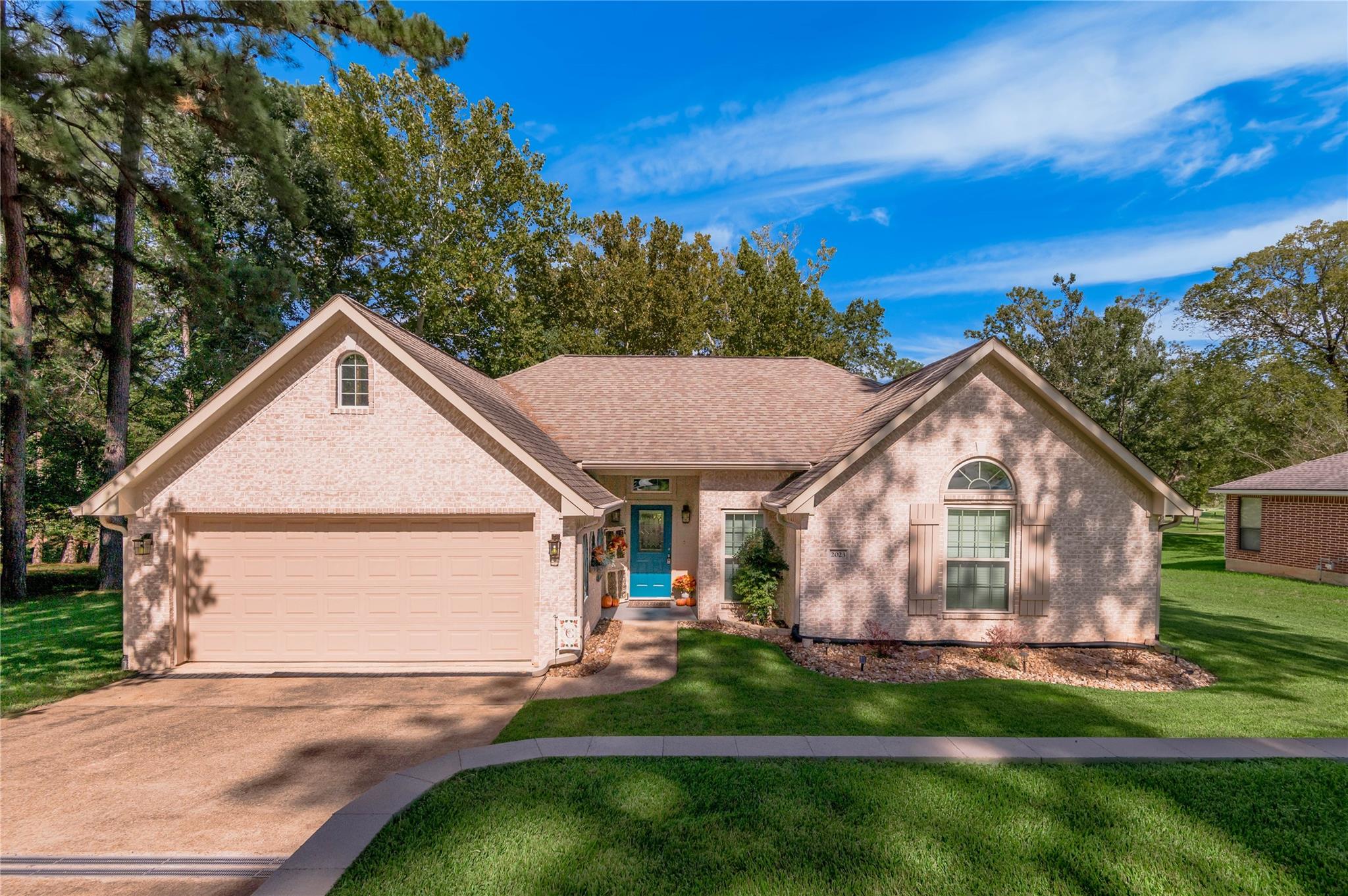 2023 E Lake Drive — photo