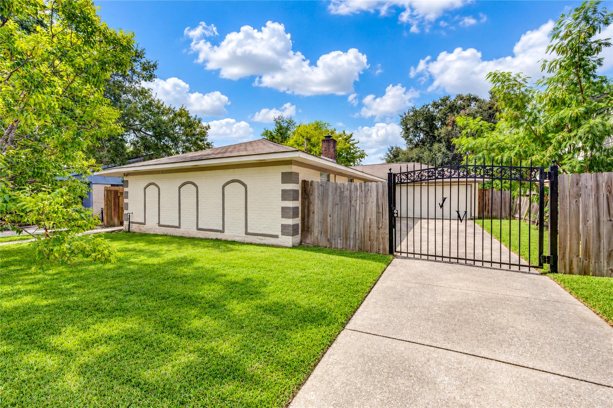 7406 Riptide Drive, Houston, TX 77072 — photo 2