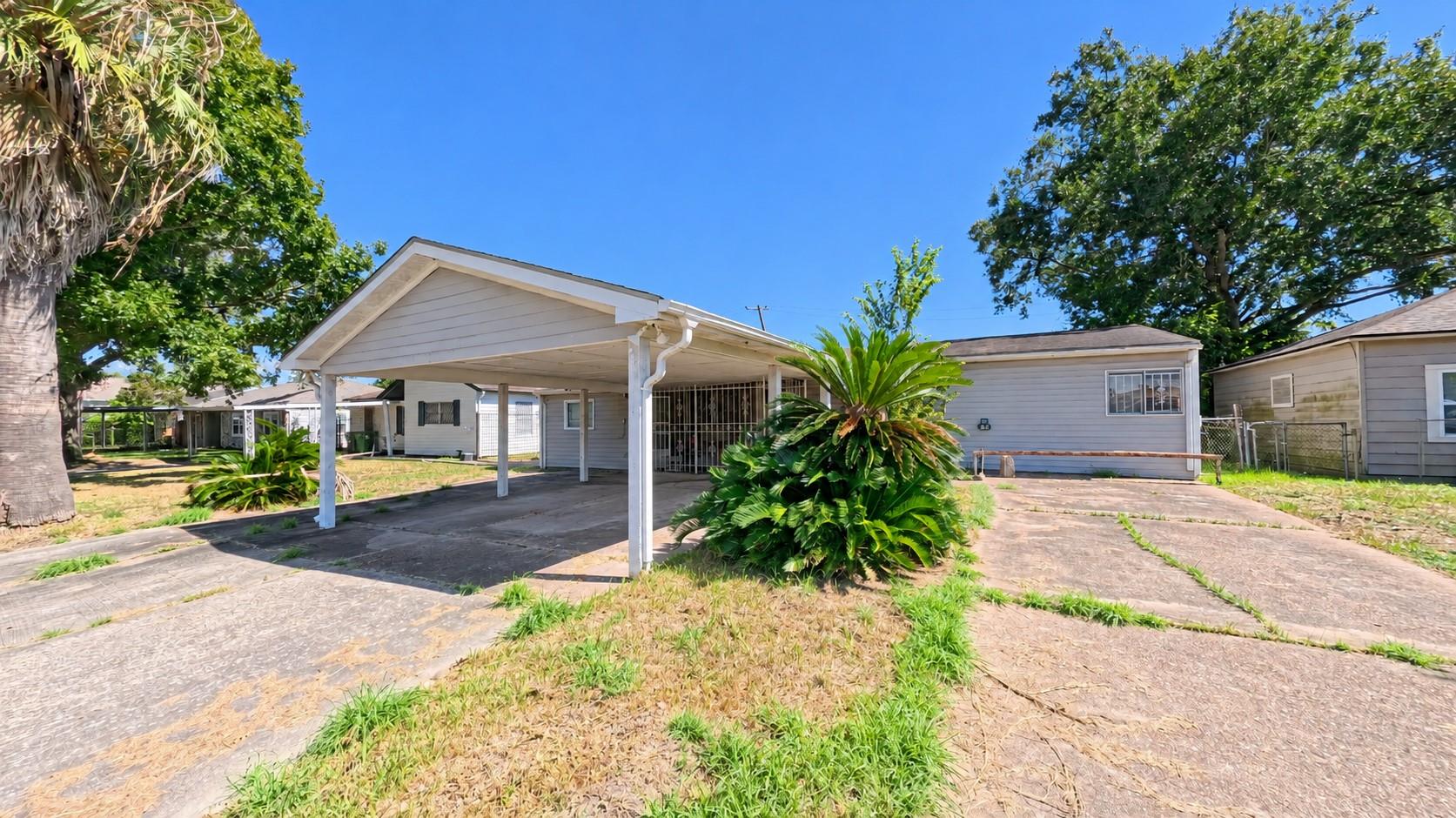 10927 Duane Street — photo