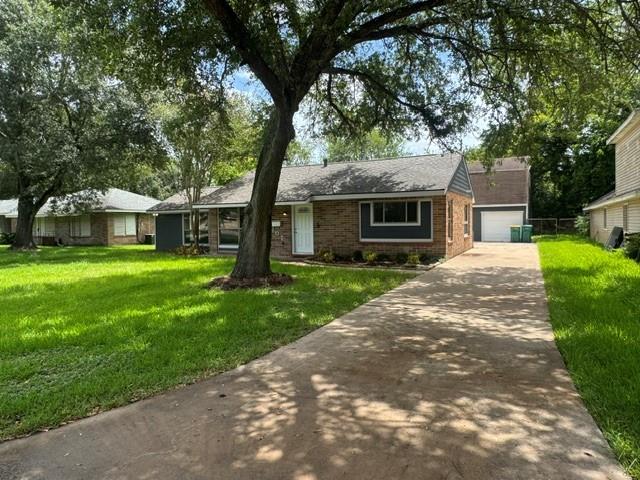 1607 W Houston Dr — photo