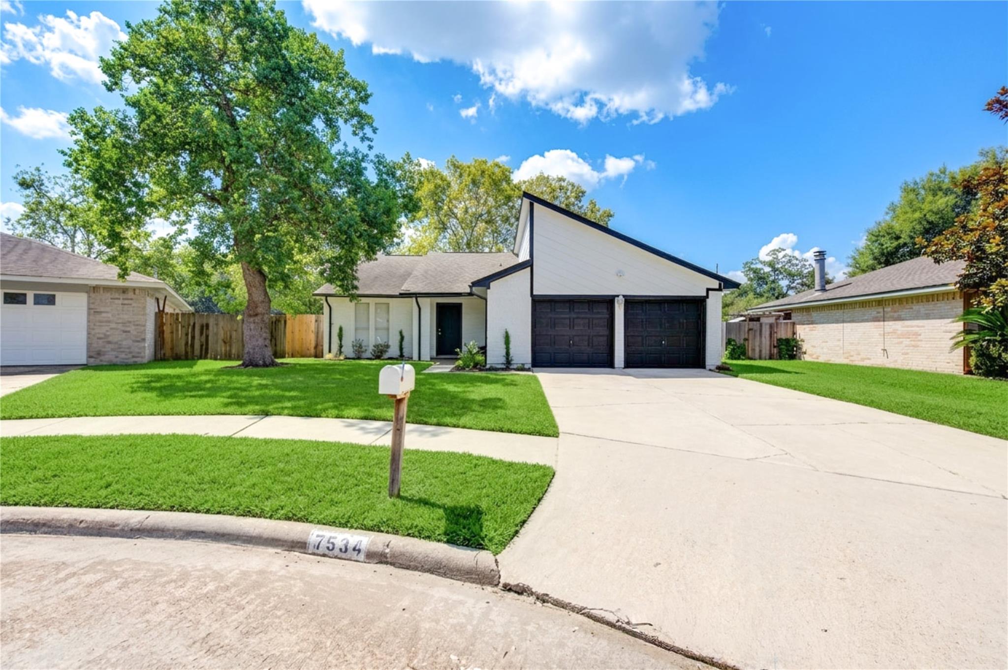 7534 Londres Drive — photo