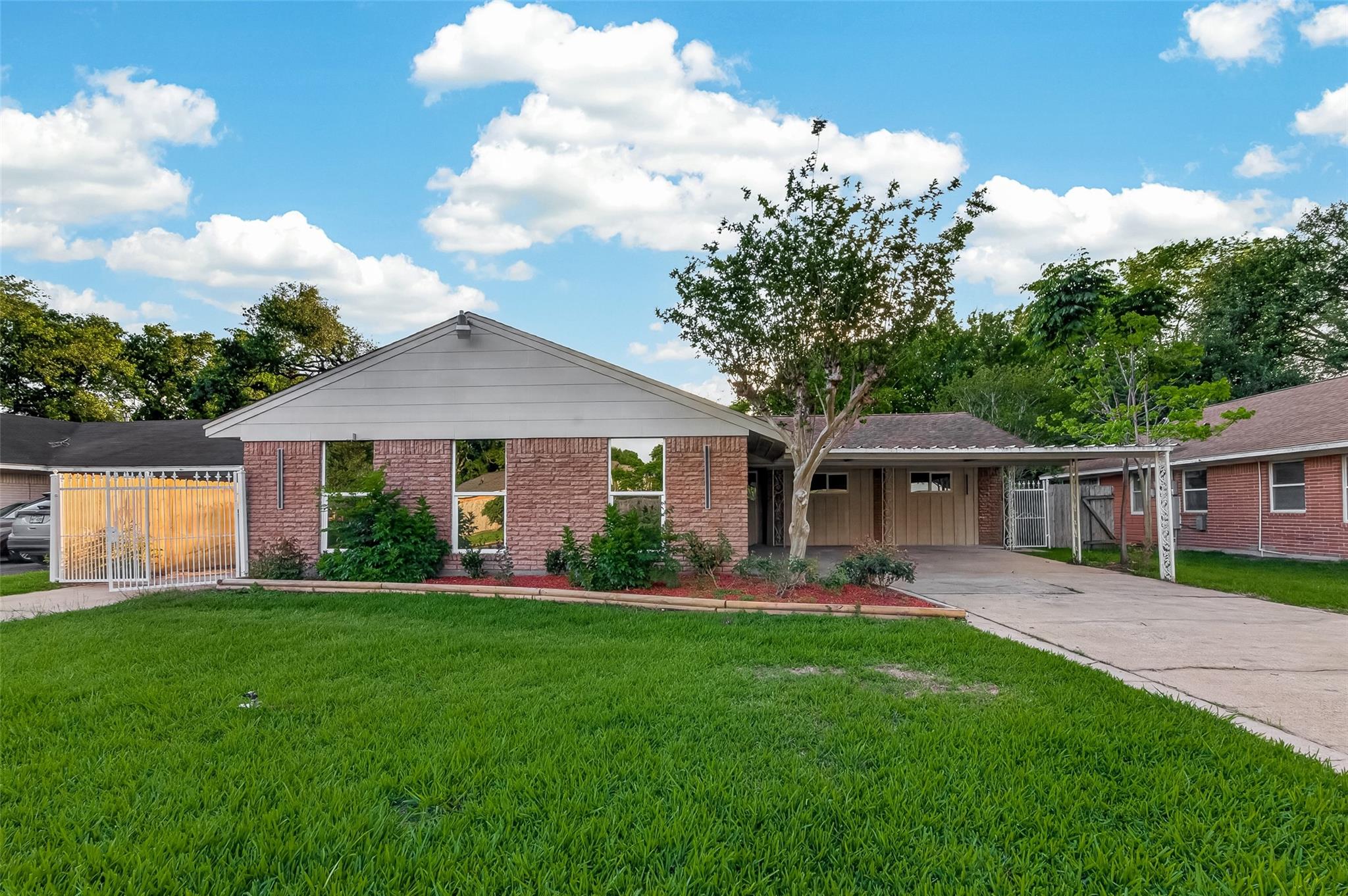 11206 Huggins Drive — photo