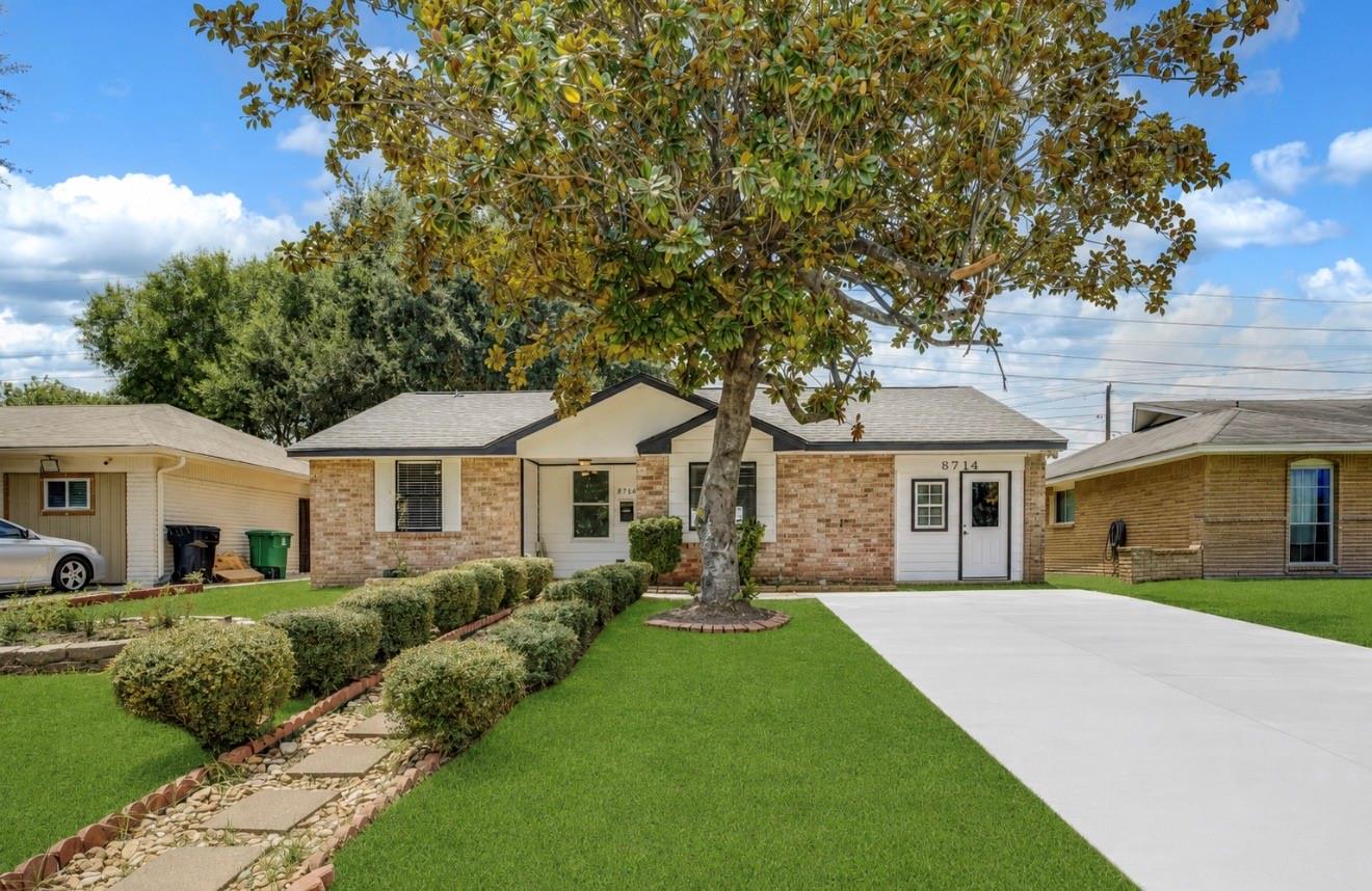 8714 Amblewood Drive — photo