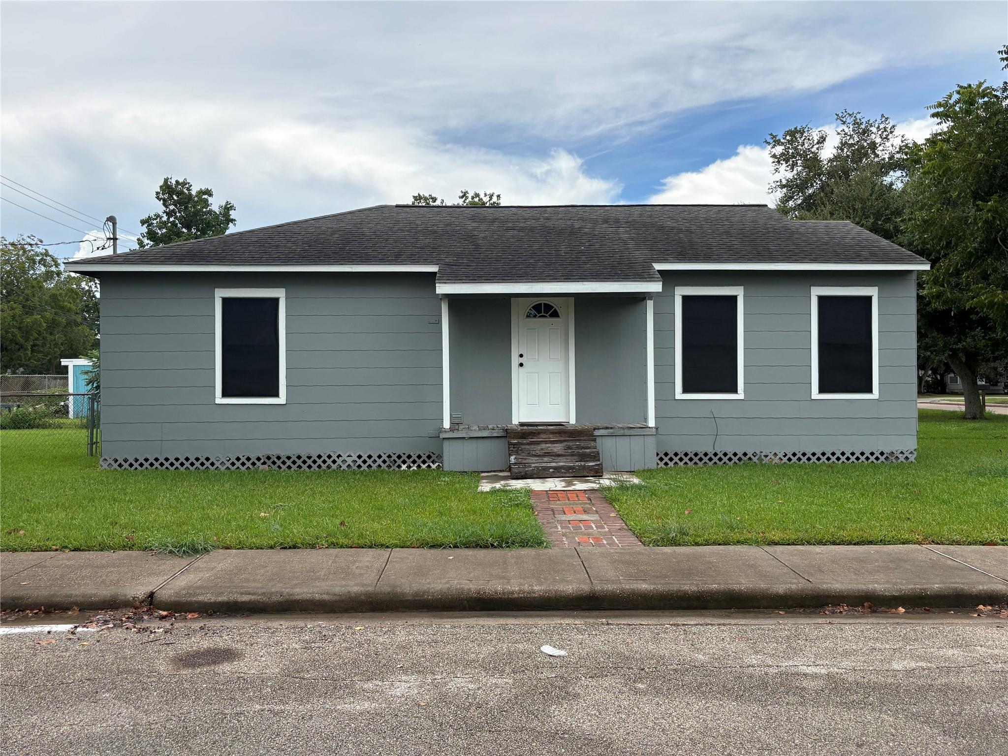 1603 W 8th Street — photo