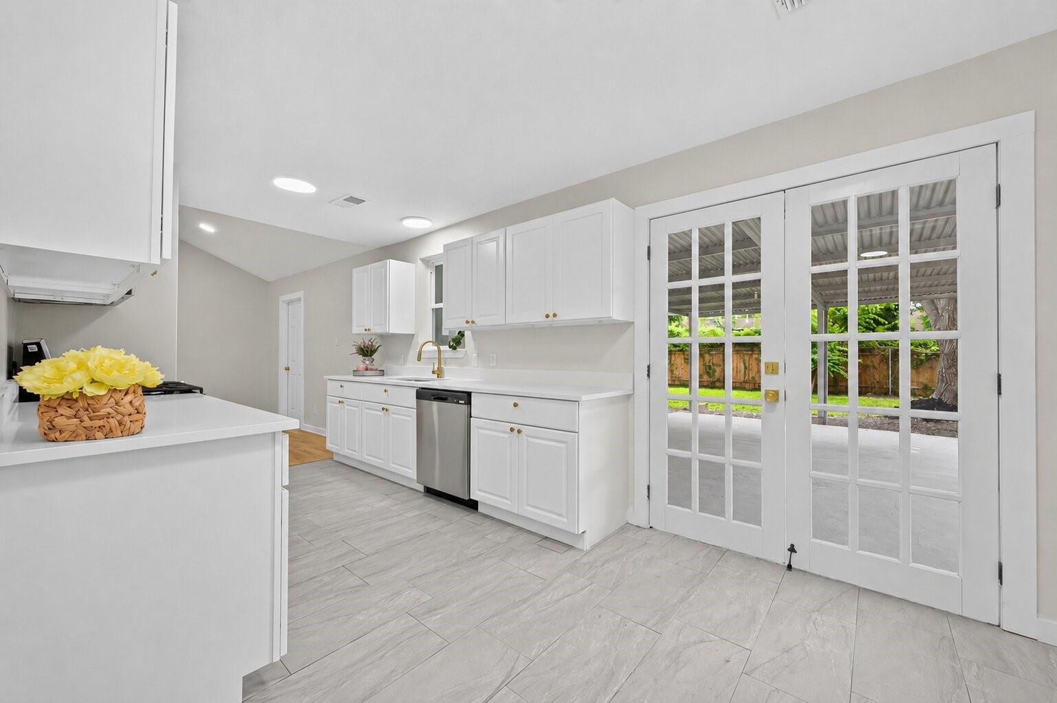 6418 Standing Oaks Street — photo
