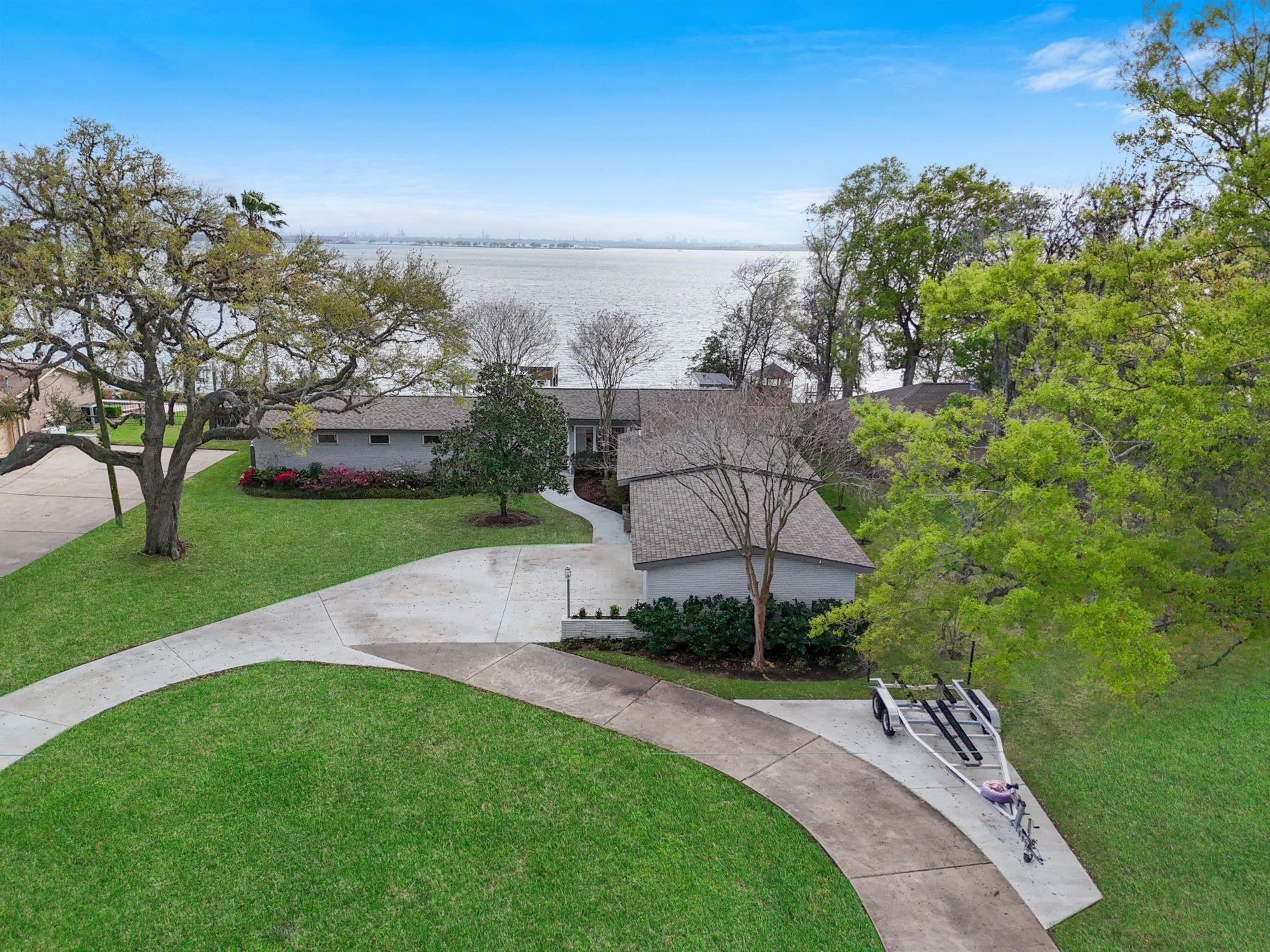138 N Burnett Drive — photo
