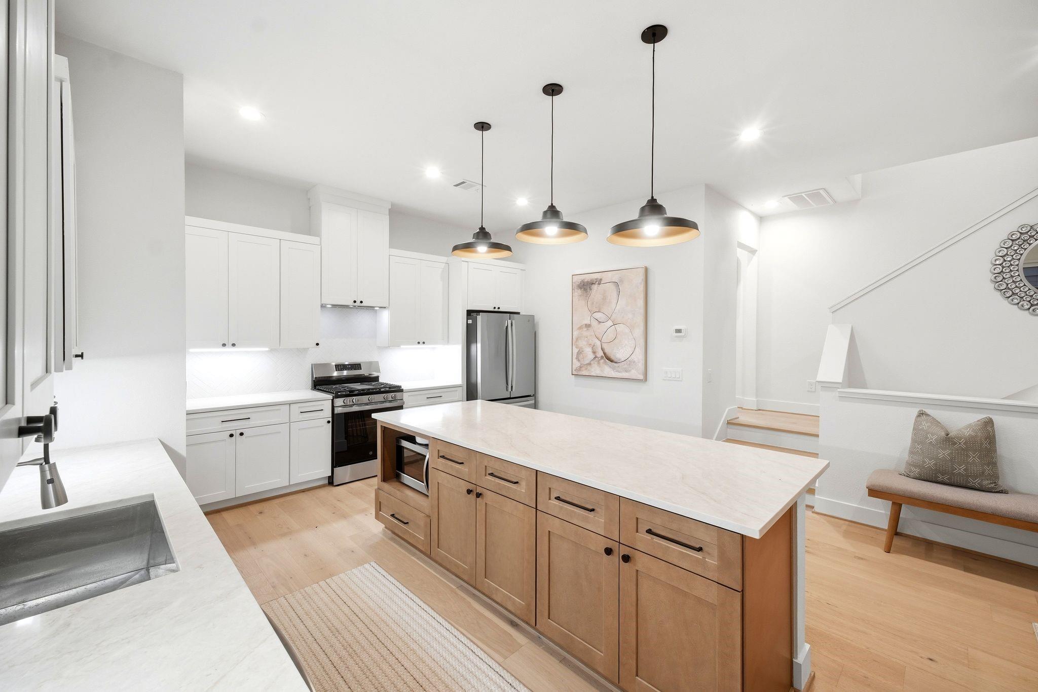2212 Lou Ellen Lane E — photo
