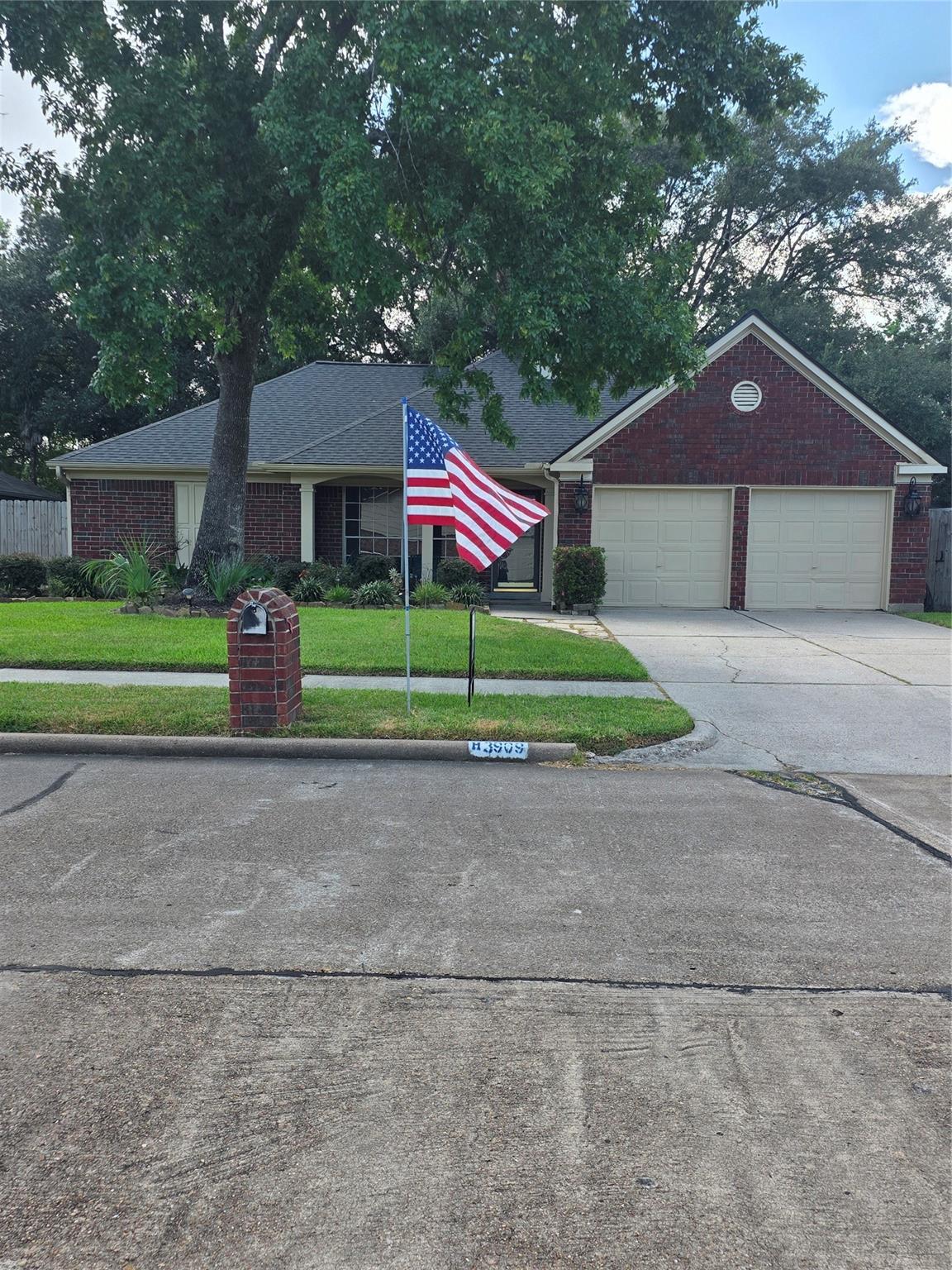 3909 Regency Drive — photo