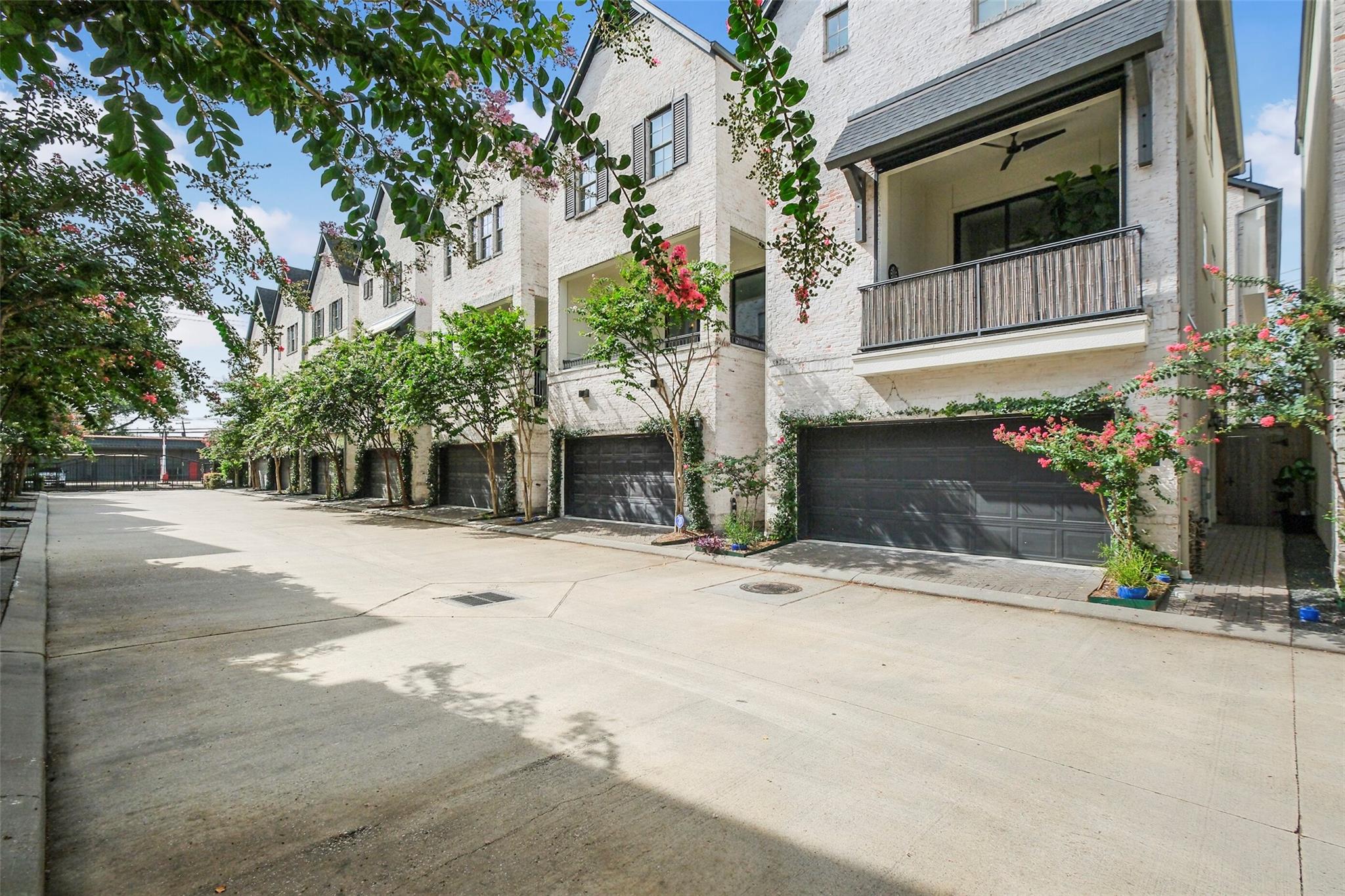 4010 University Grove Street — photo