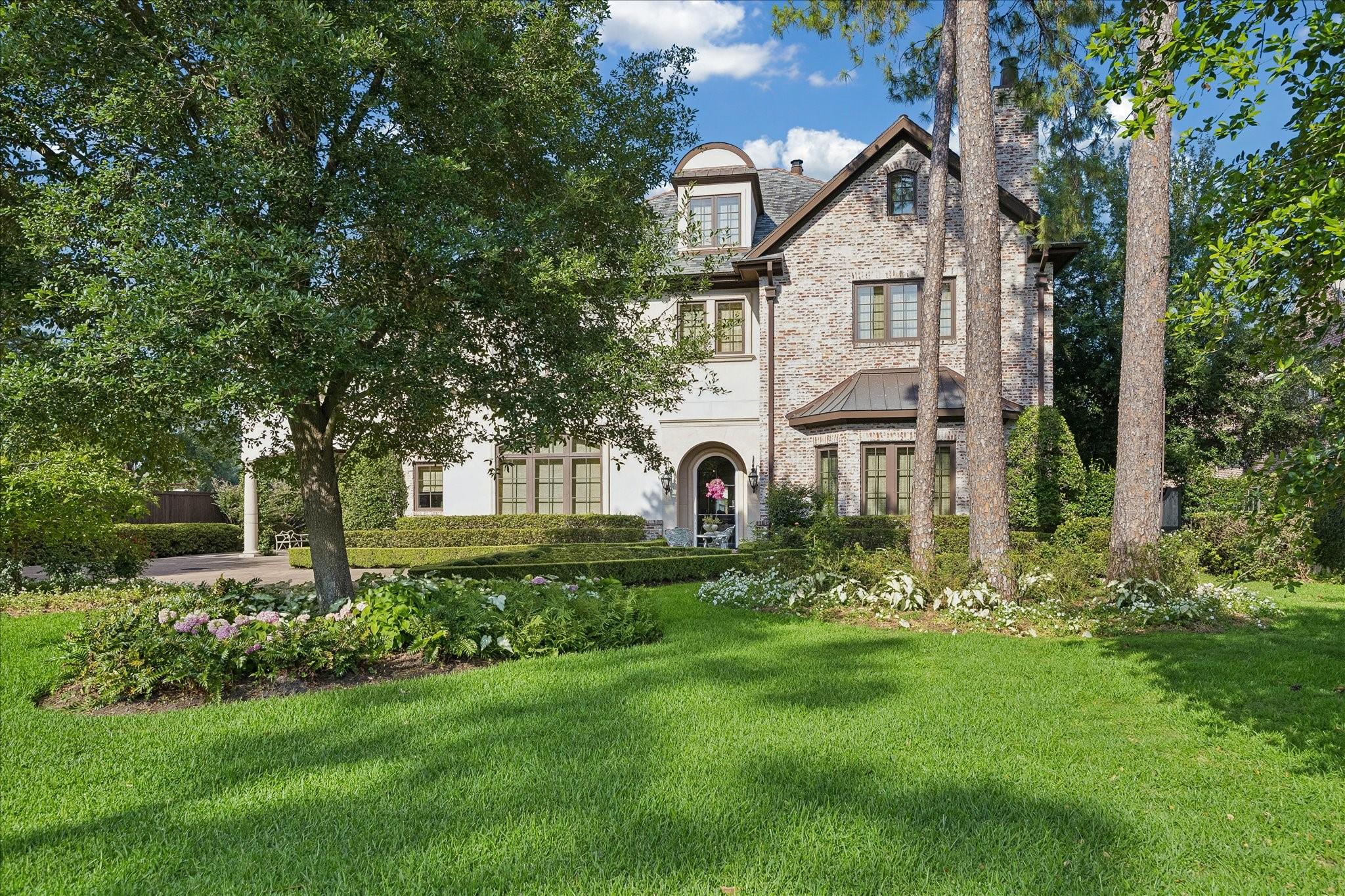 724 W Friar Tuck Lane — photo