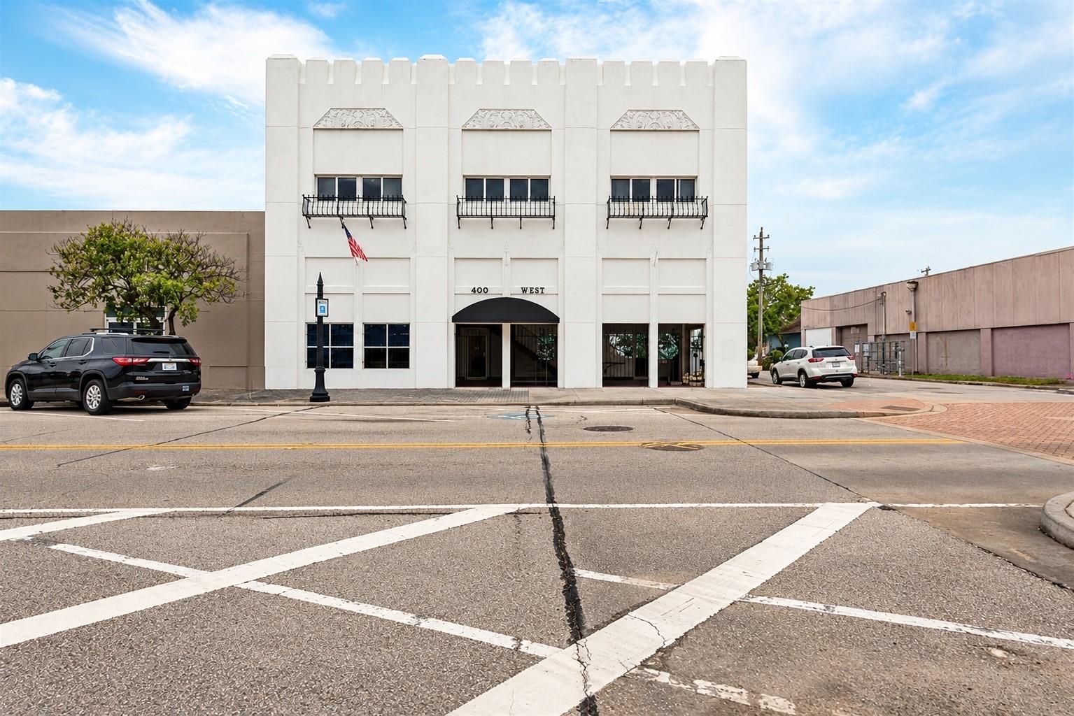 400 W Texas Ave — photo