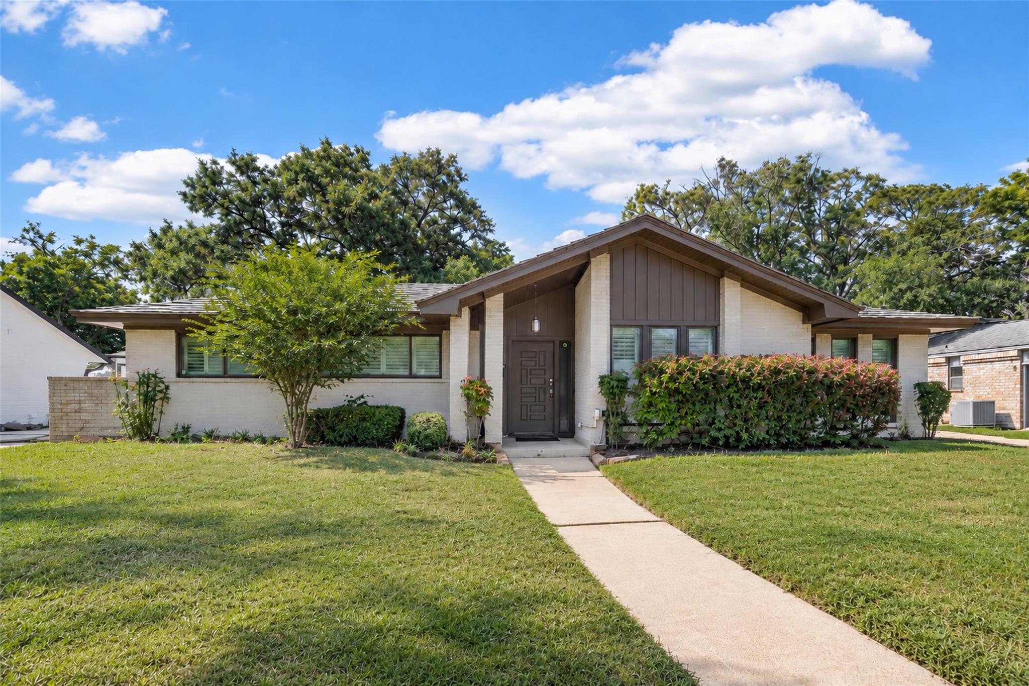 15318 Torry Pines Road — photo