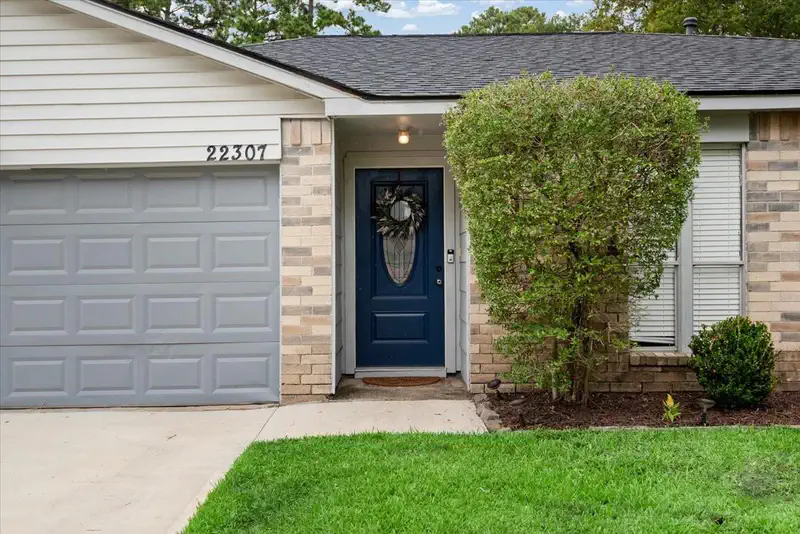 22307 Roseville Drive — photo