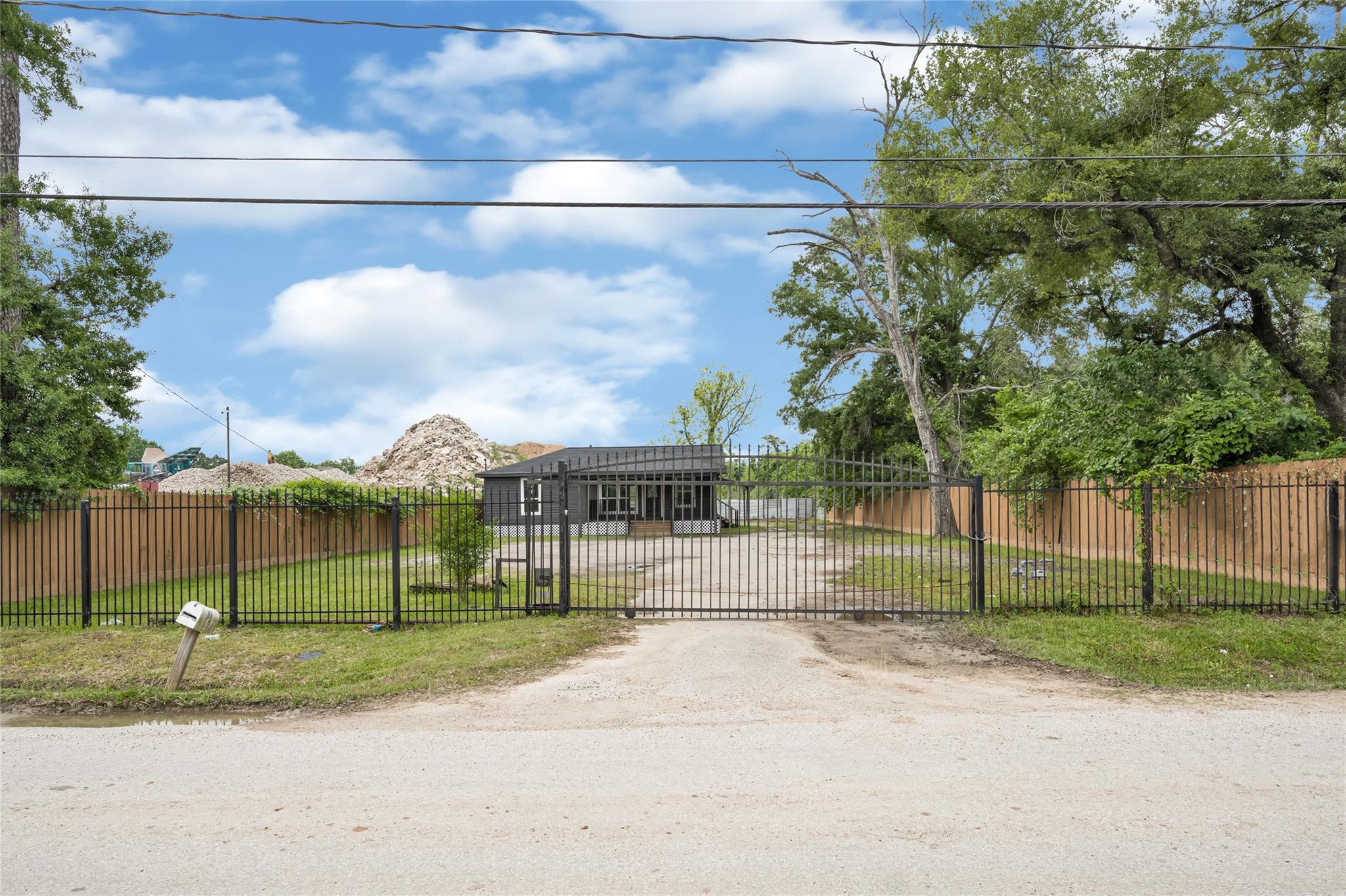 2631 Mansfield Street — photo