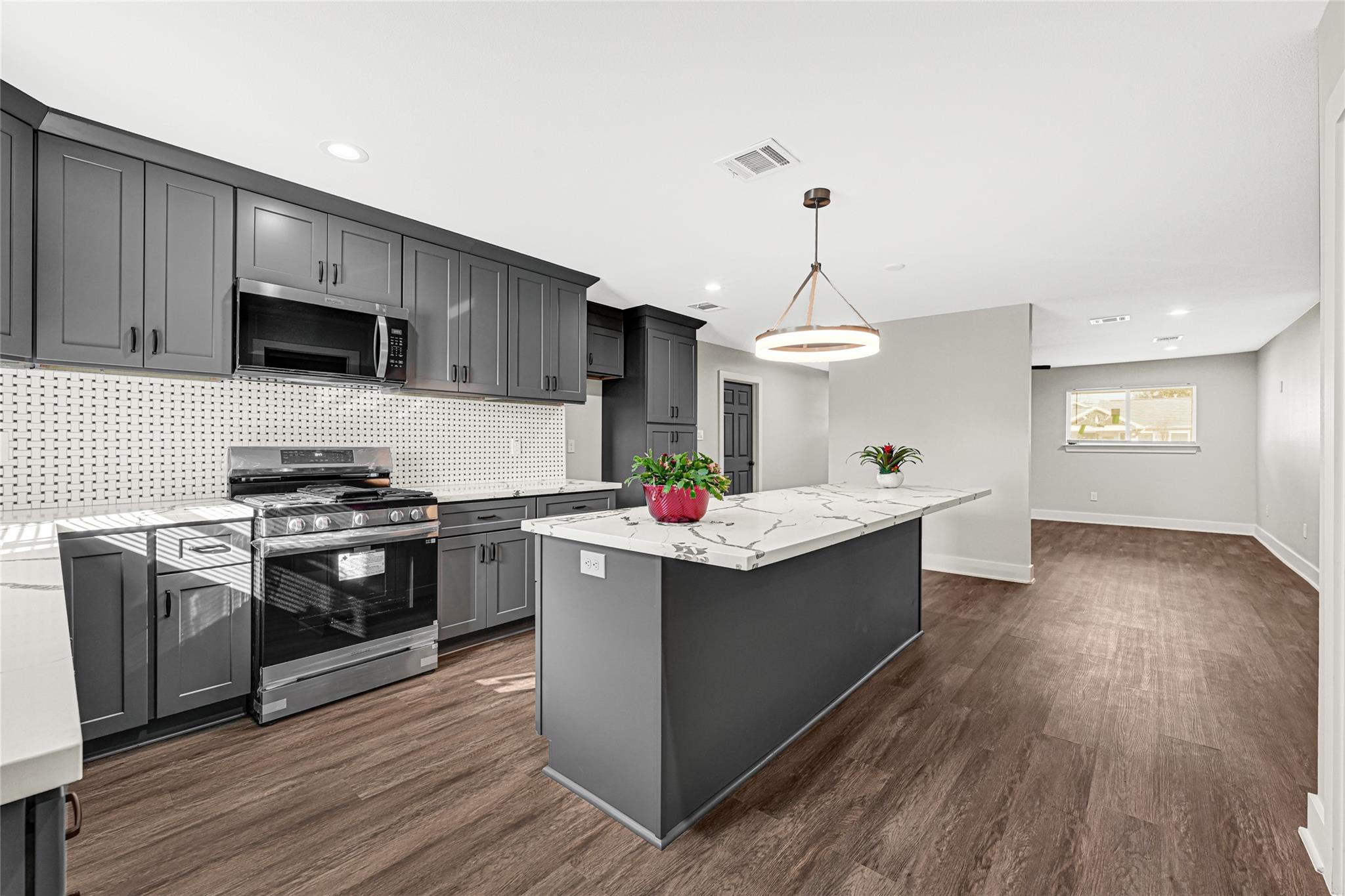 7614 Dixie Drive — photo