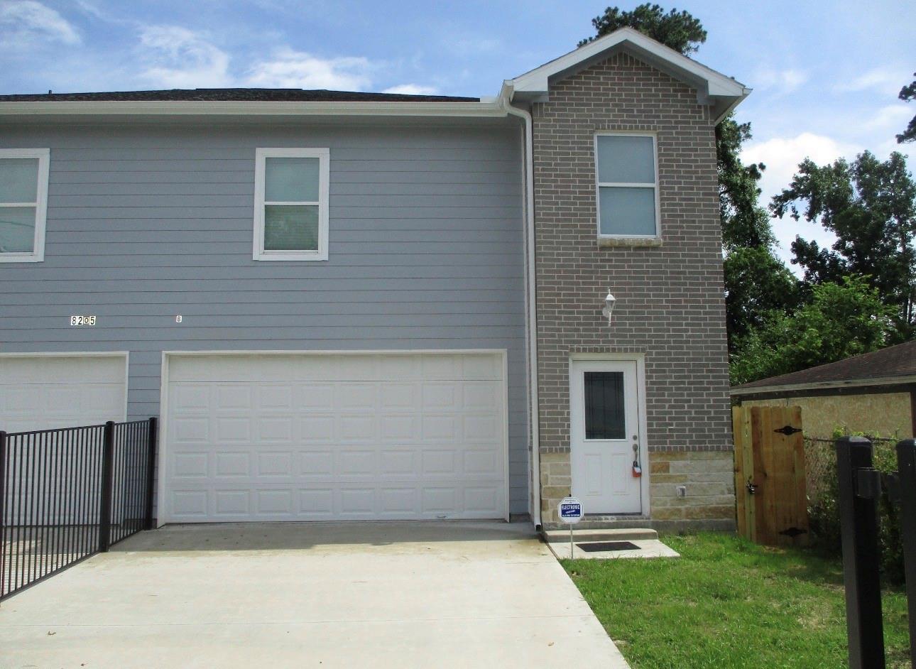 8205 Oak Knoll Lane #B — photo