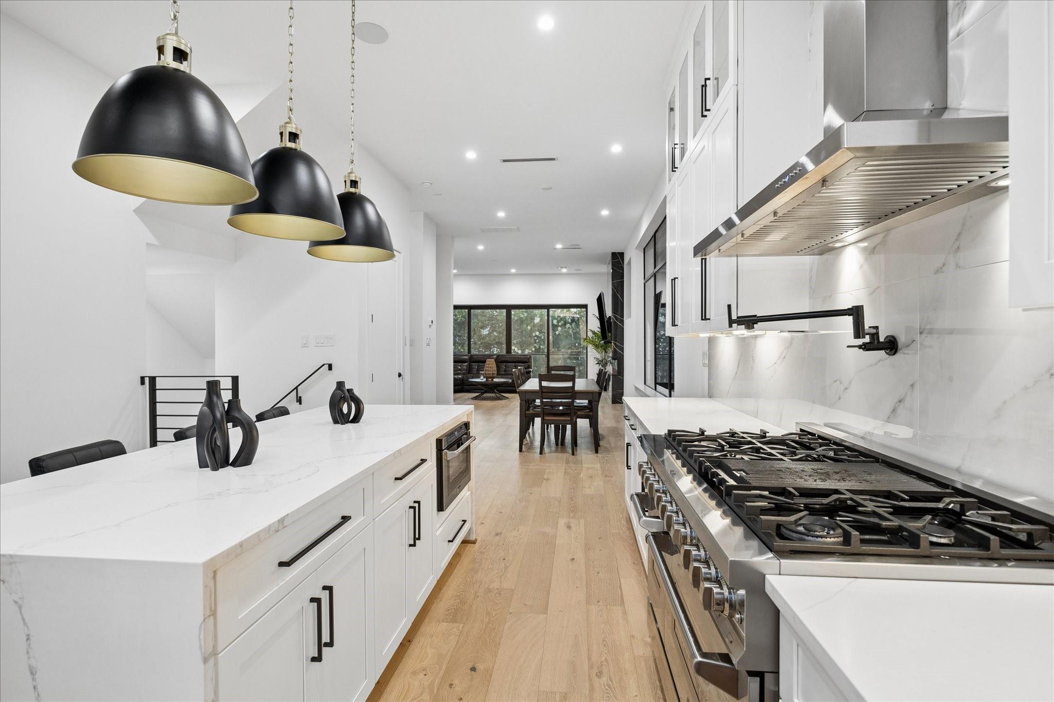 209 W 10th 1/2 Street — photo