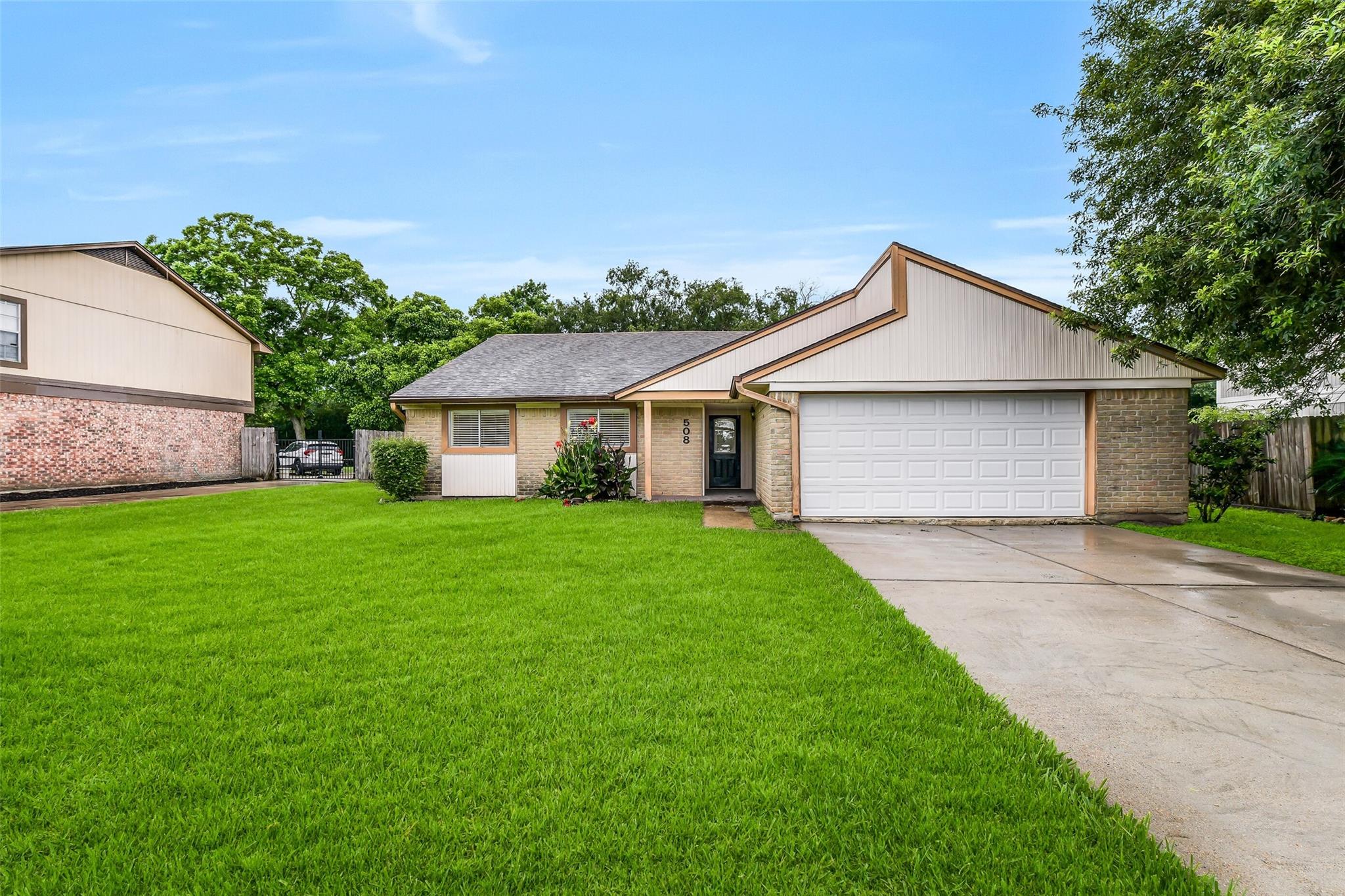 508 E Castle Harbour Drive — photo
