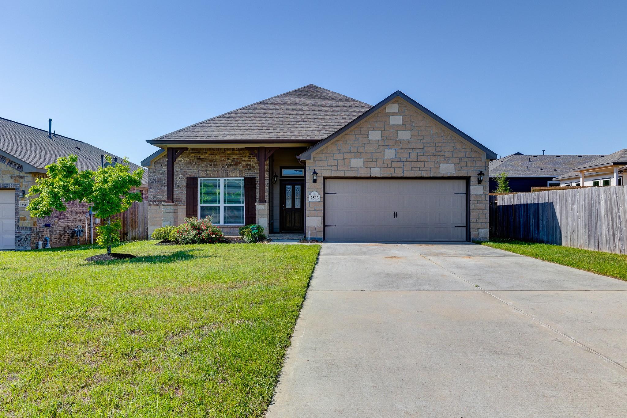 2513 Holly Laurel Manor — photo