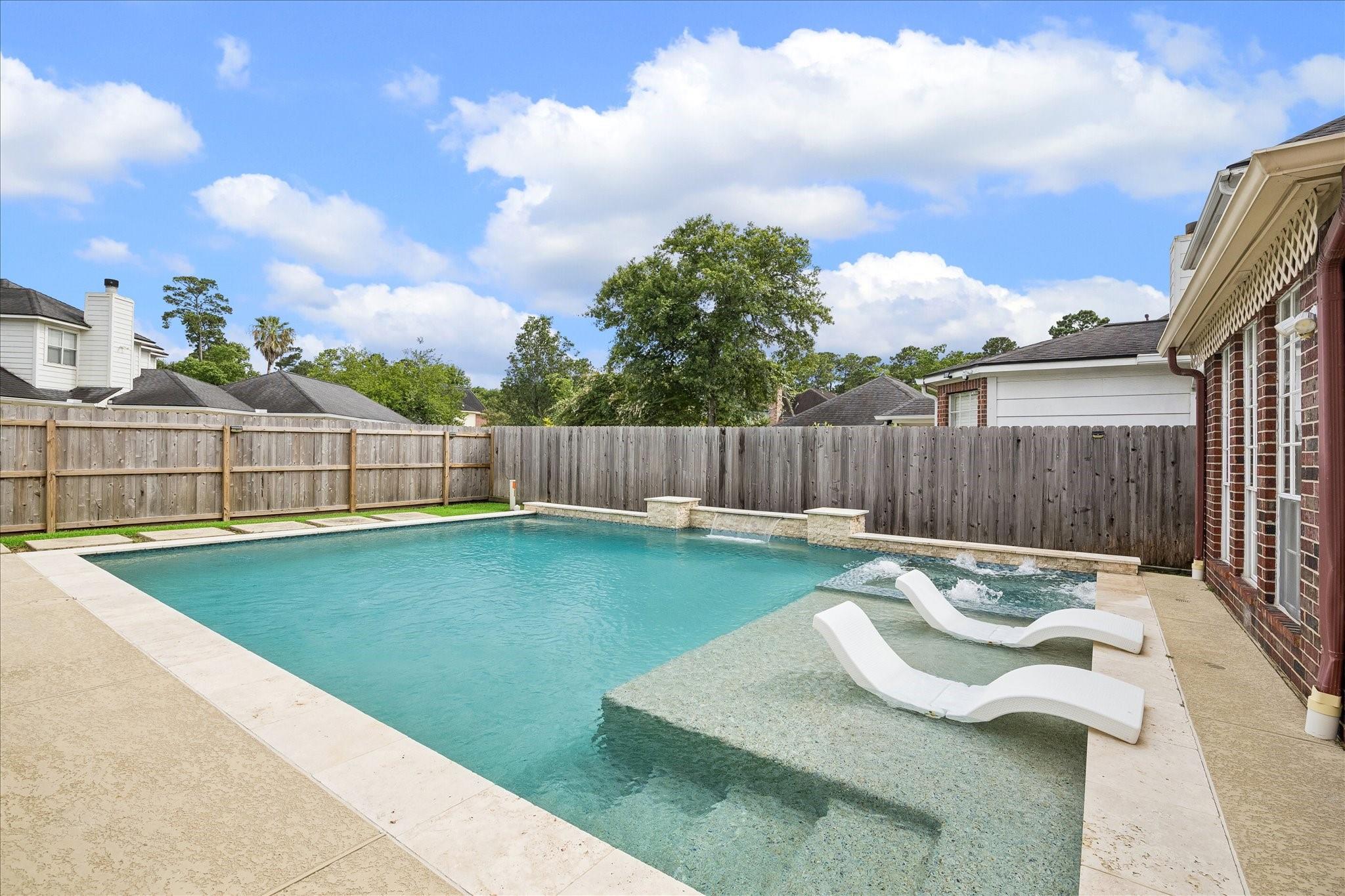 7915 Huddersfield Court — photo