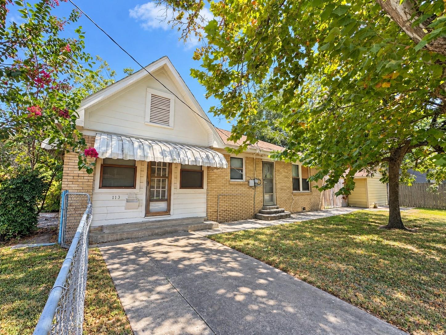113 W Lobit Street — photo