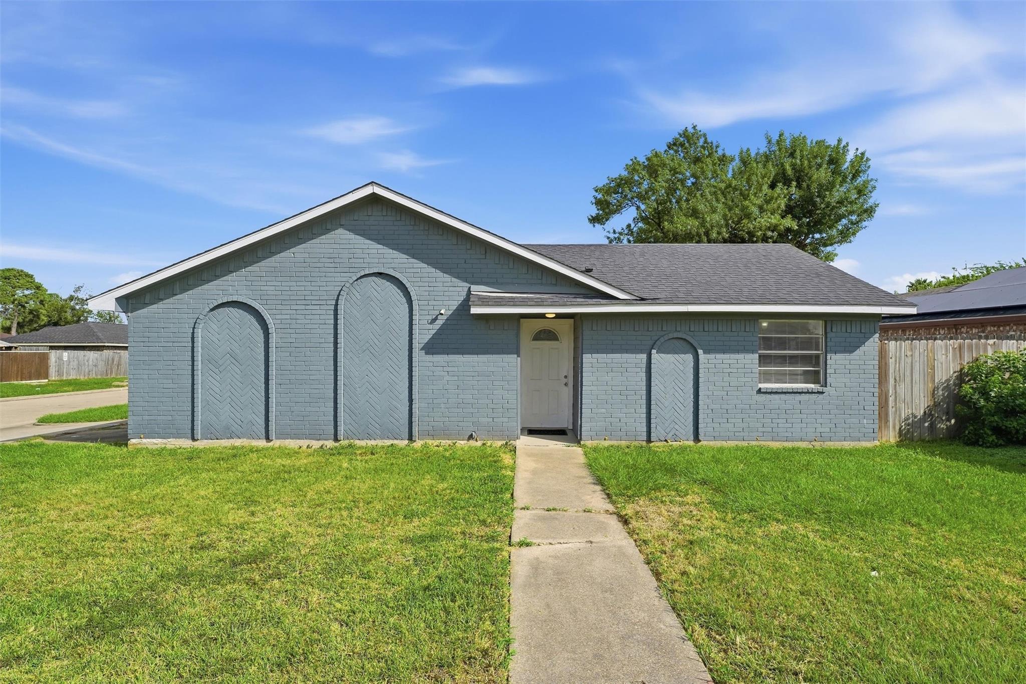 17203 Sunshine Street — photo
