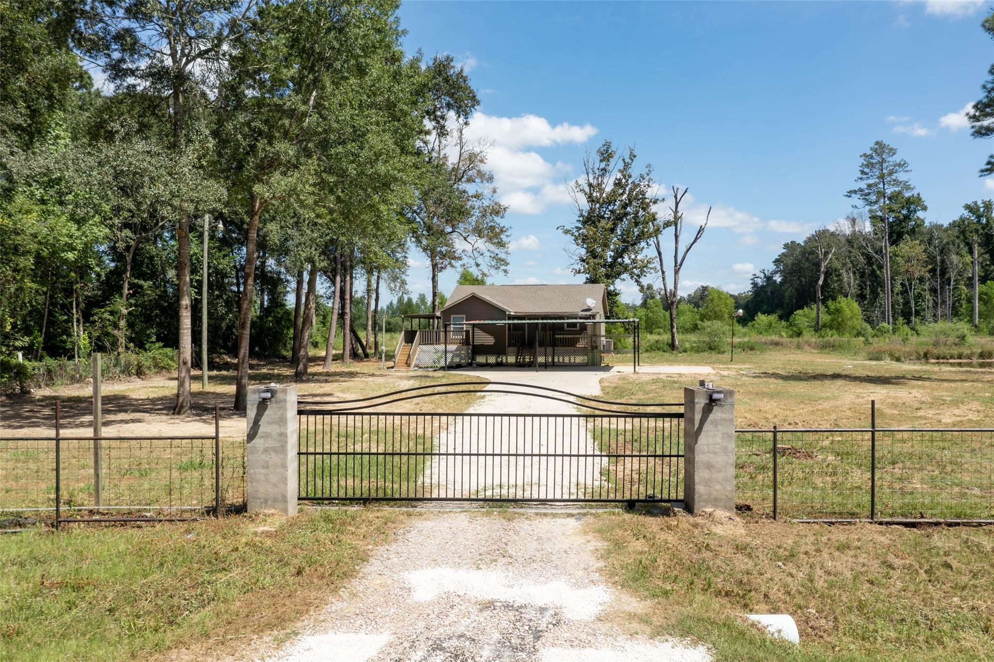 1906 County Road 3434 N — photo