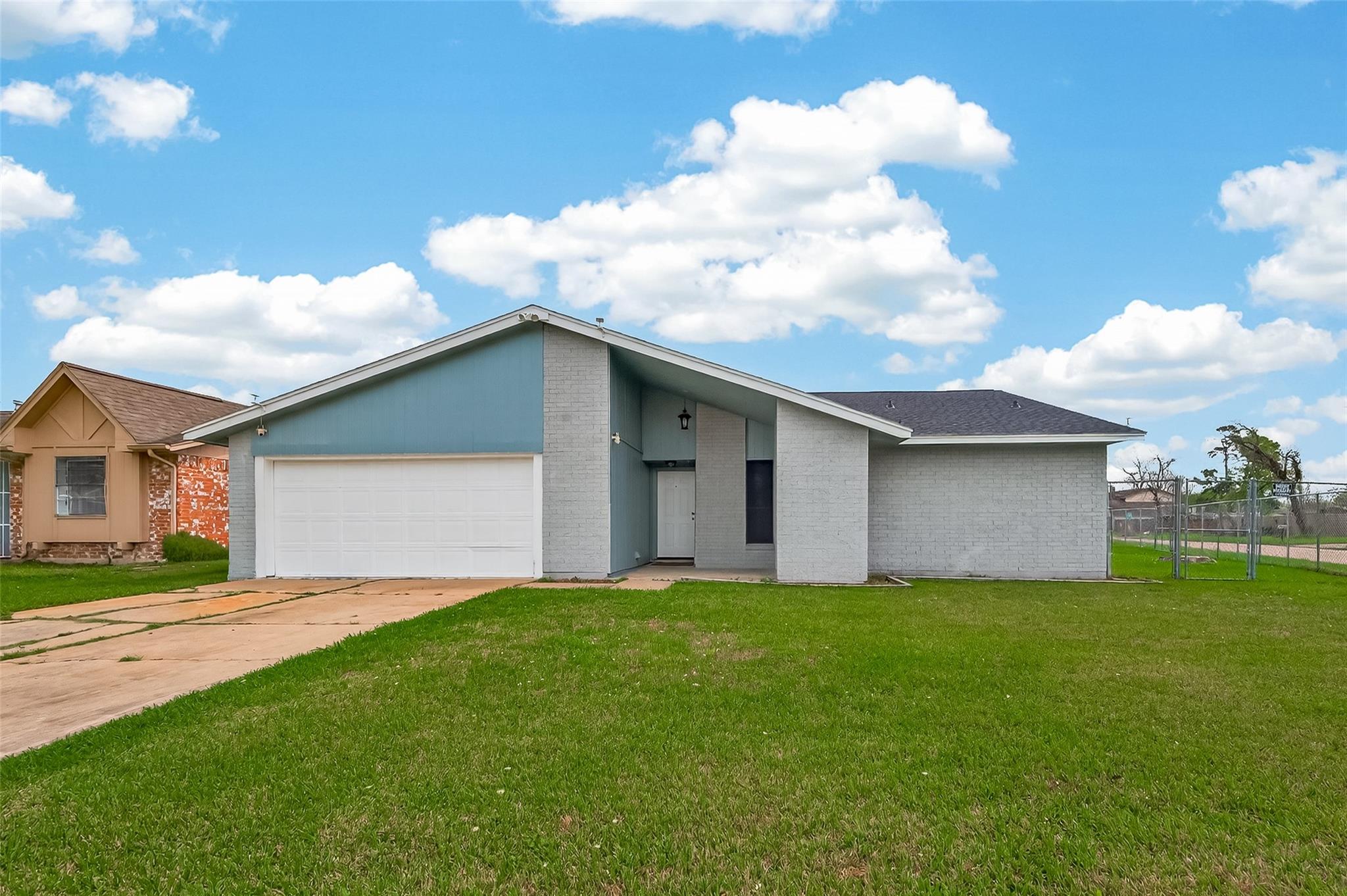 635 Coolwood Drive — photo