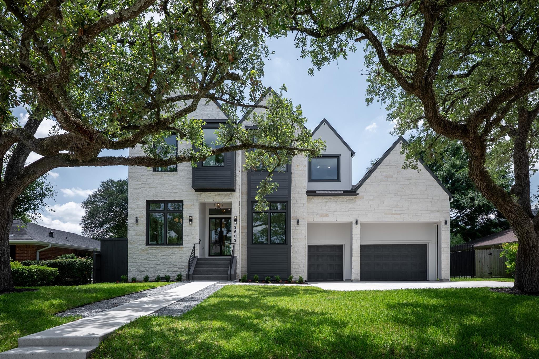 3607 Dumbarton Street — photo