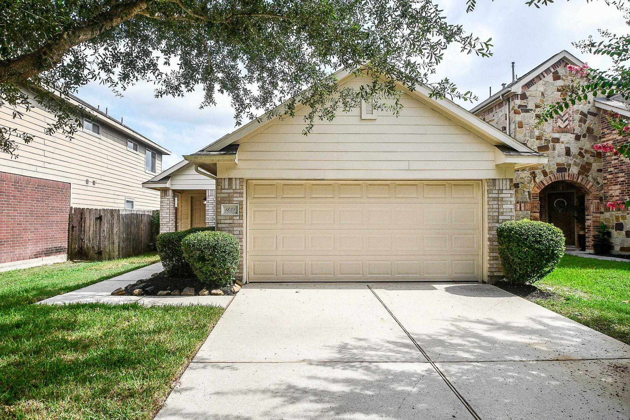 1651 Thornhollow Drive — photo