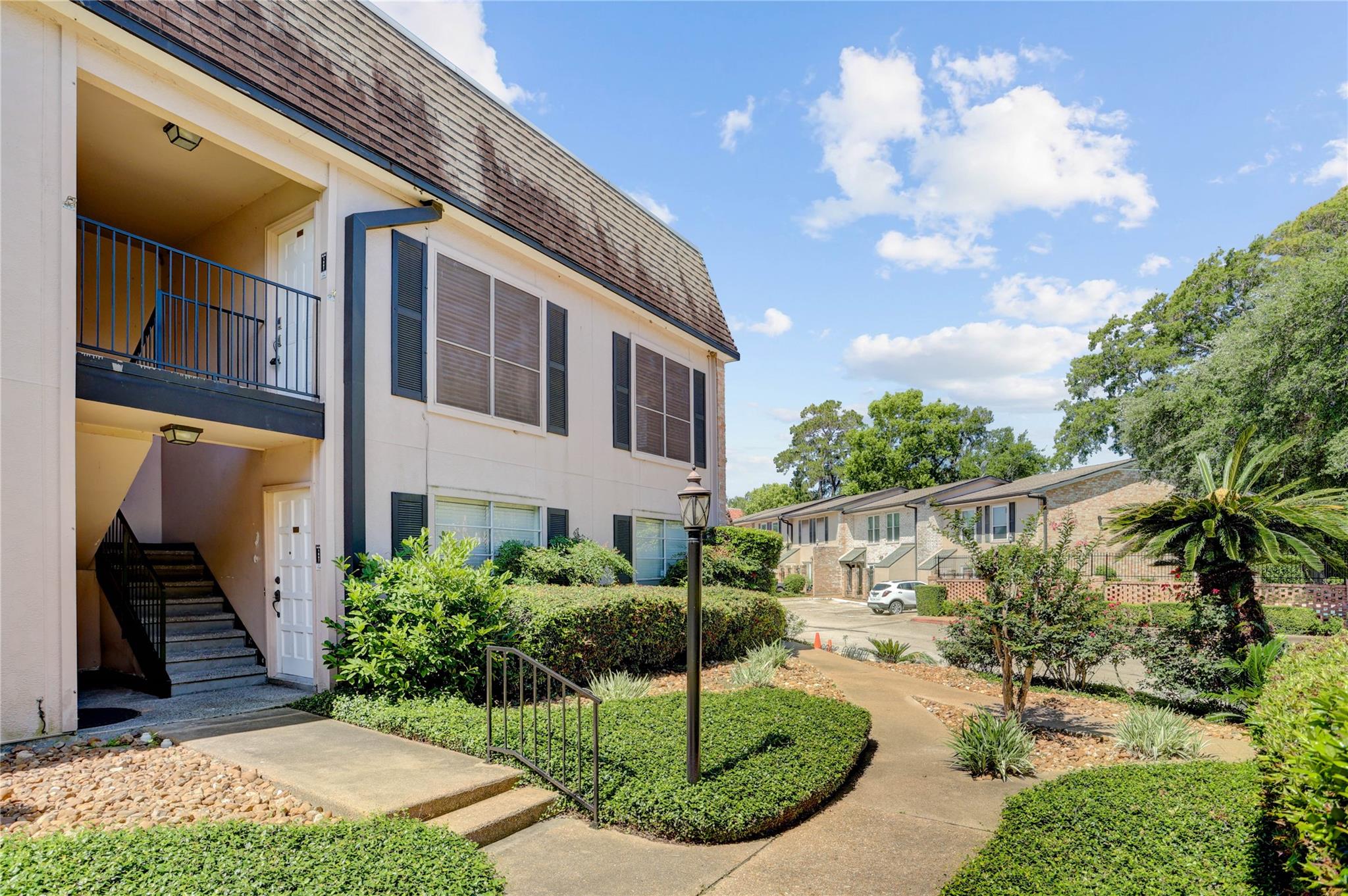 1807 Stoney Brook Drive #204 — photo