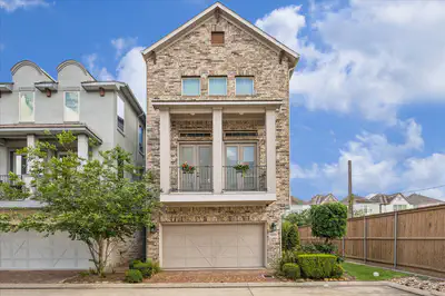 1702 Oak Leaf Pass Drive — photo