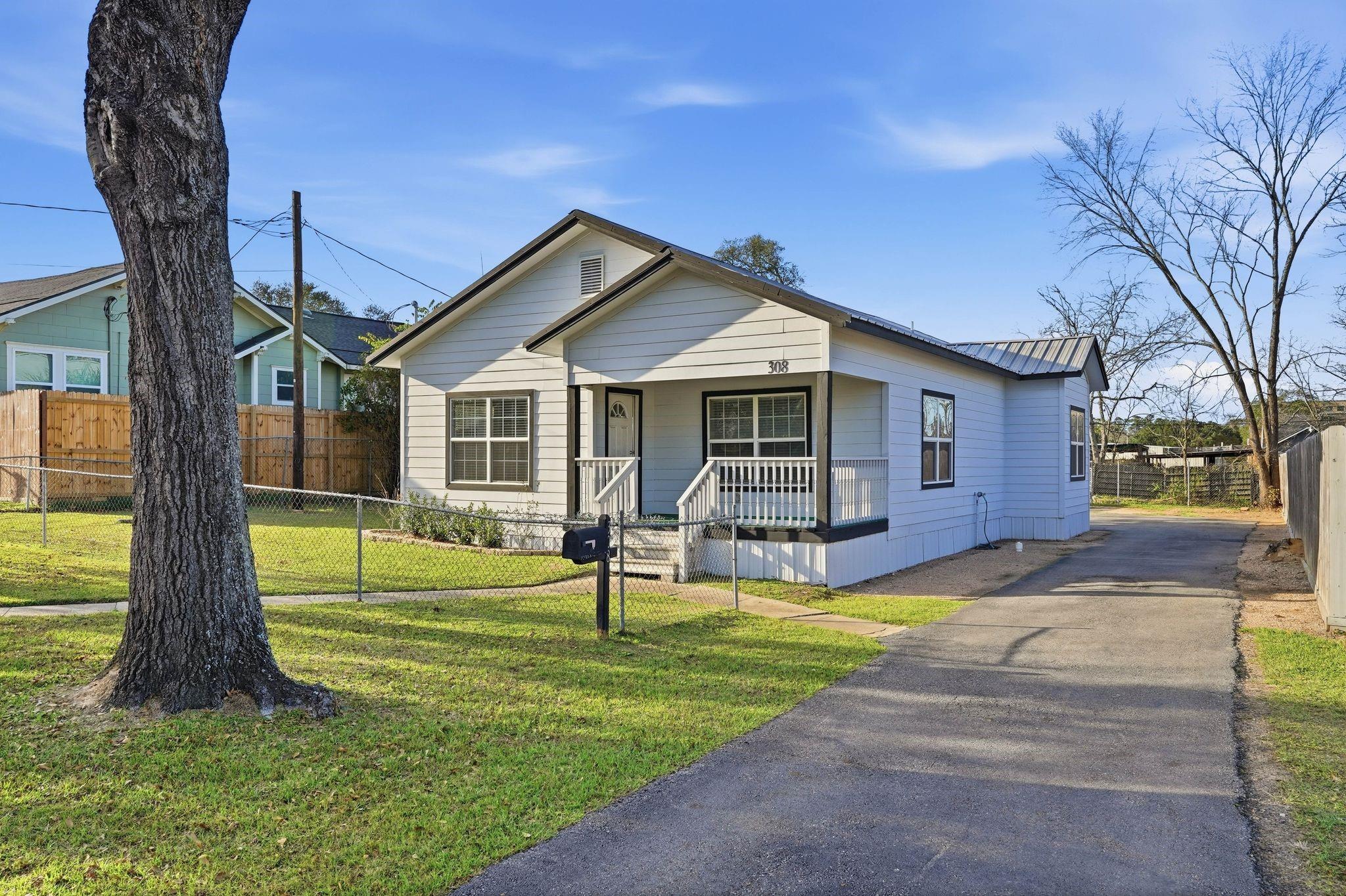 308 E Phillips Street, Conroe, TX 77301 — photo 3