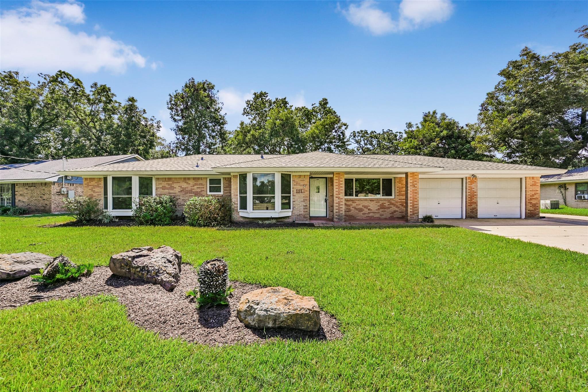 111 Southern Oaks Drive — photo