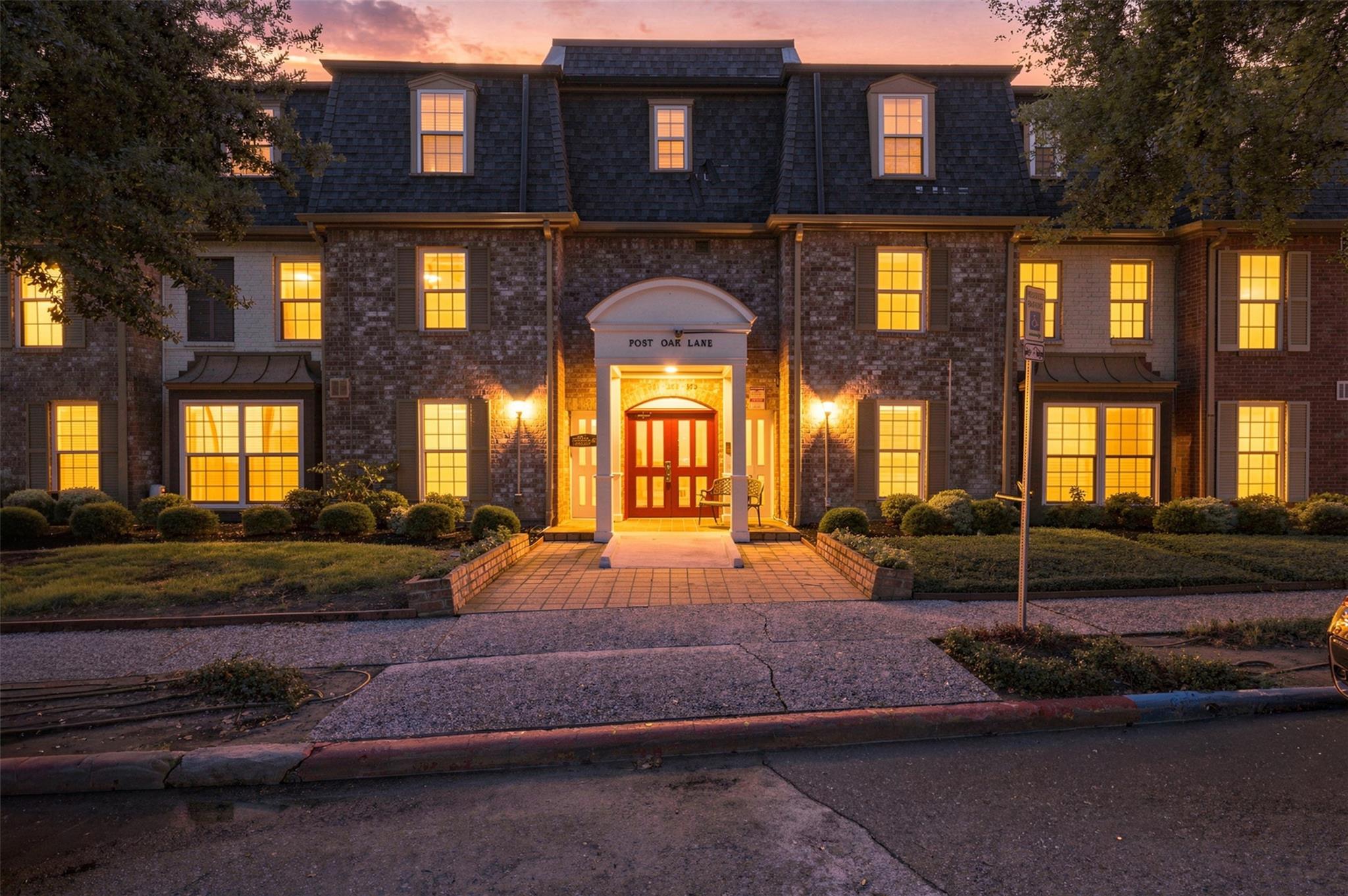 353 N Post Oak Lane #825 — photo