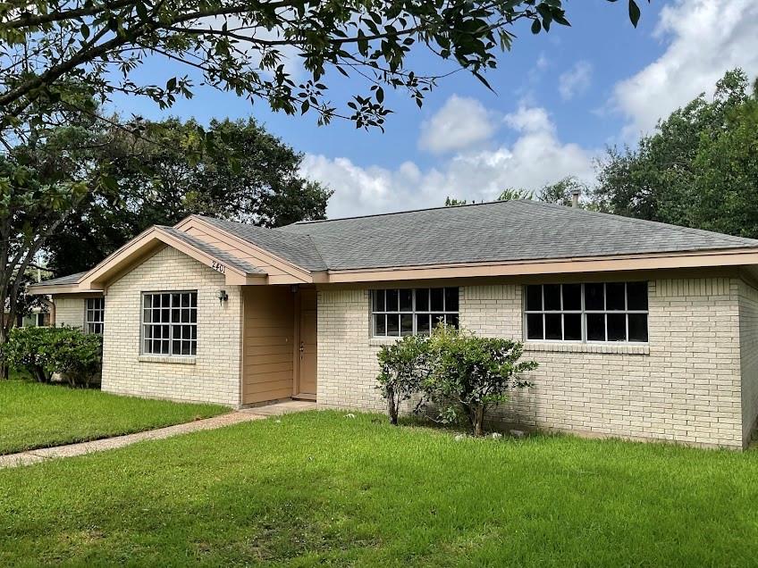 2401 Camino Court — photo