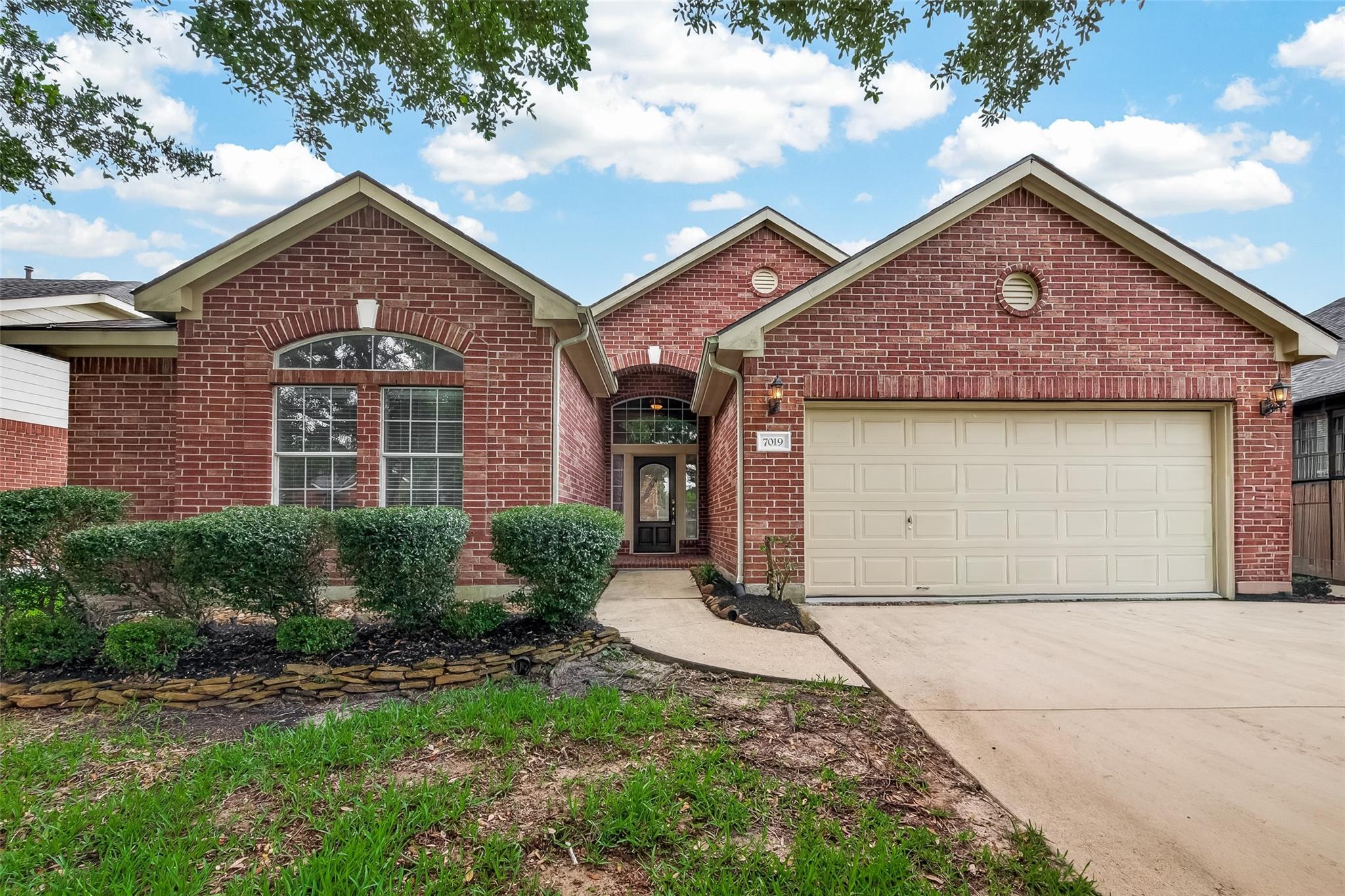 7019 Fountain Lilly Drive — photo