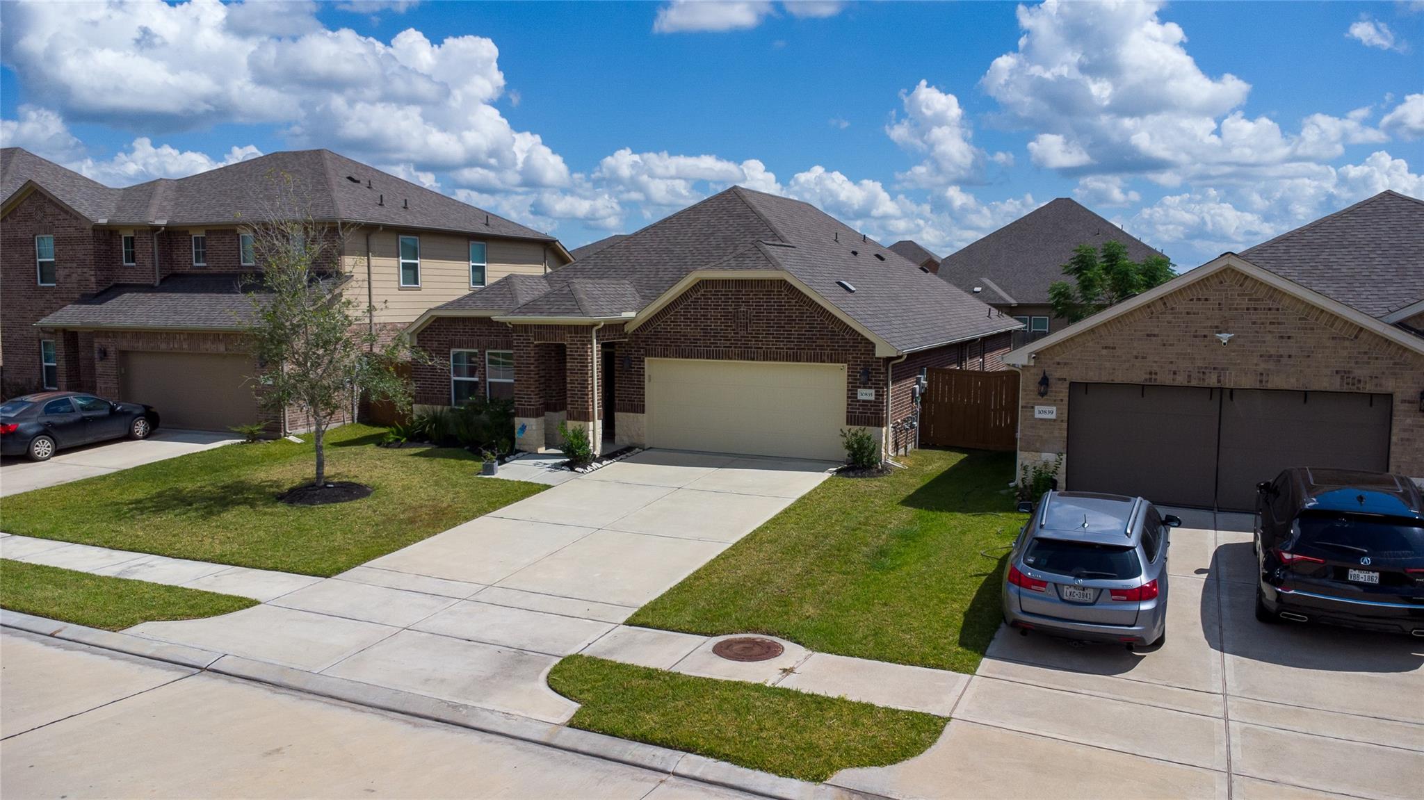 10835 Cliffs View Drive, Iowa Colony, TX 77583 — photo 2
