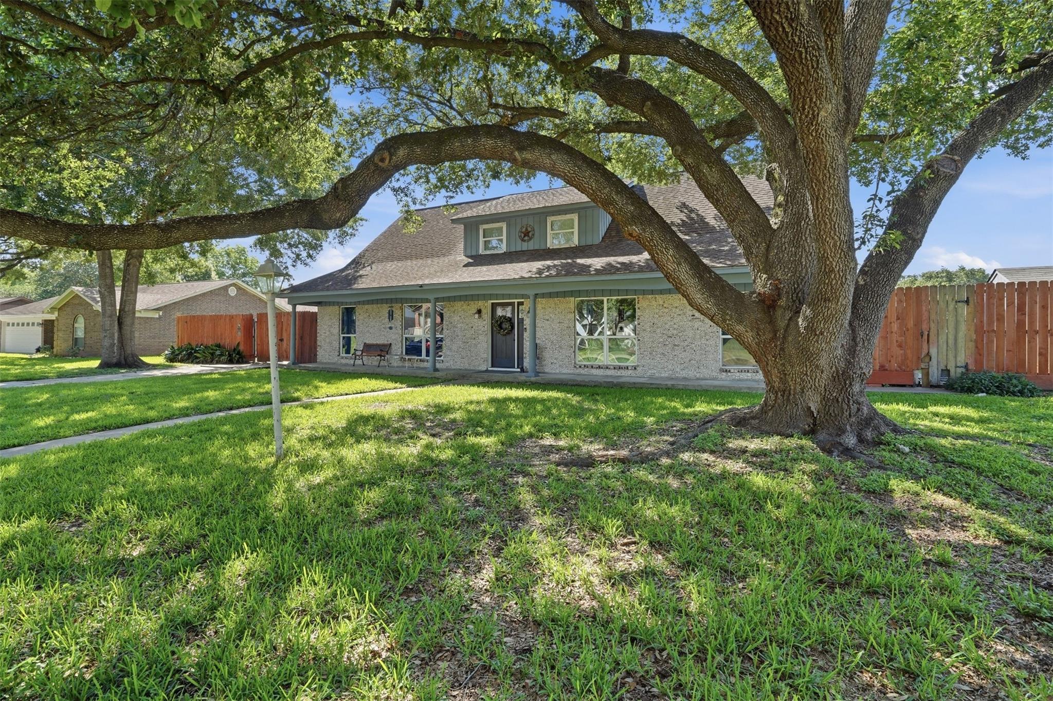 15721 Juneau Ln — photo