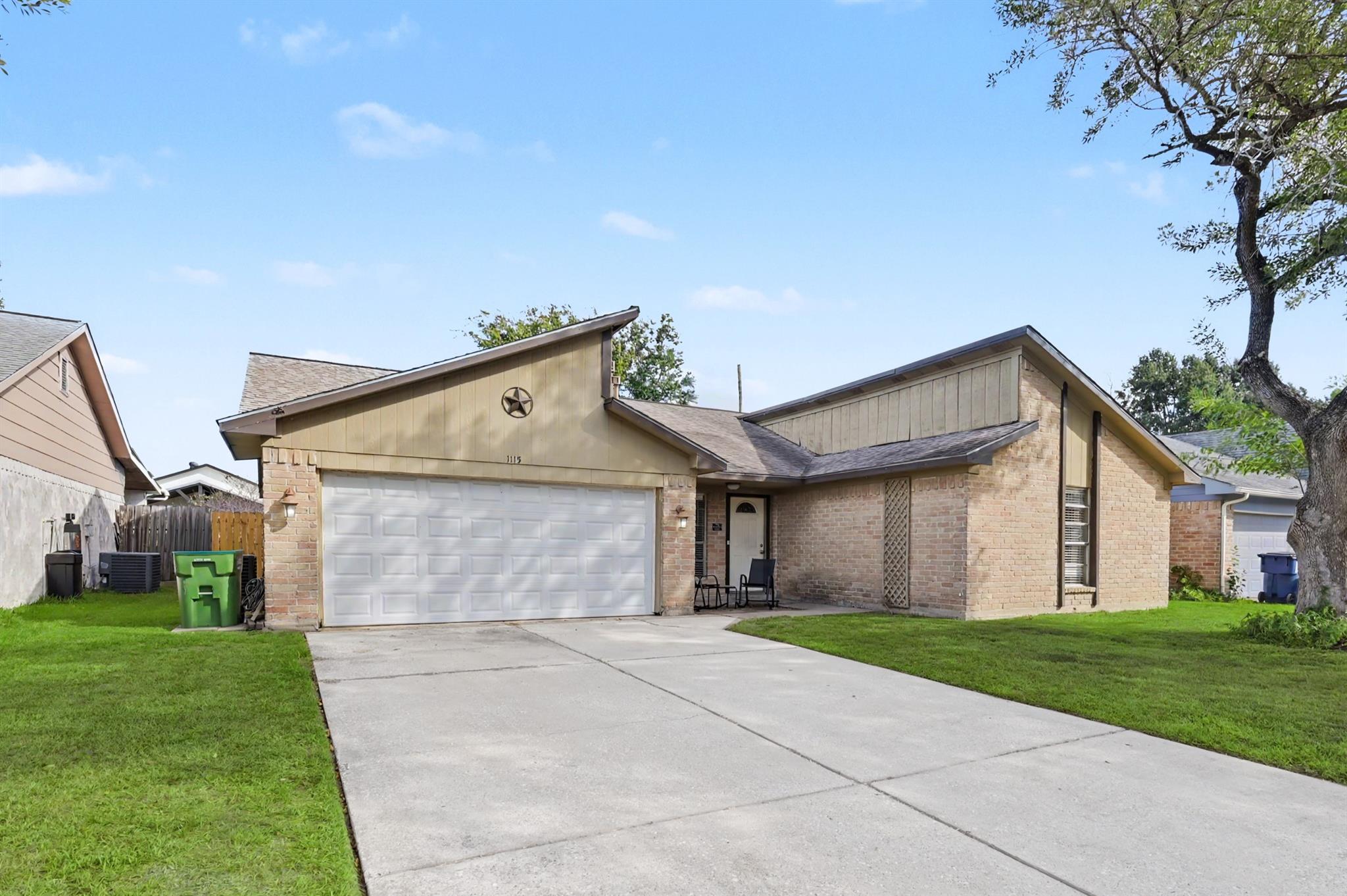 1115 Thomas Drive — photo