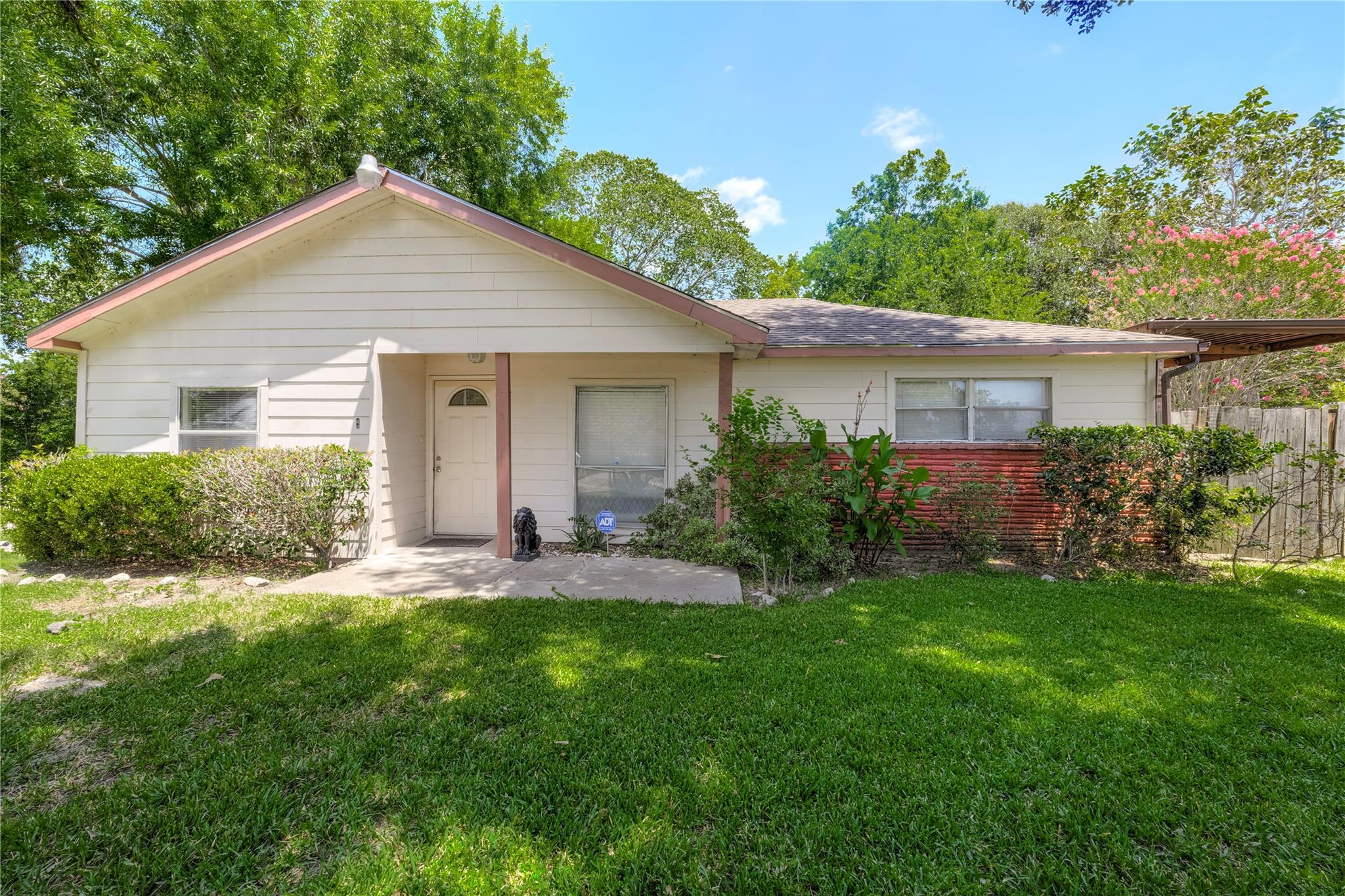 3627 Thistle Street — photo