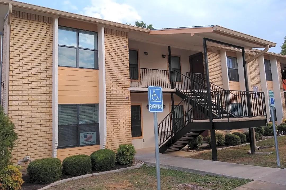 1001 Pecan Valley Dr — photo