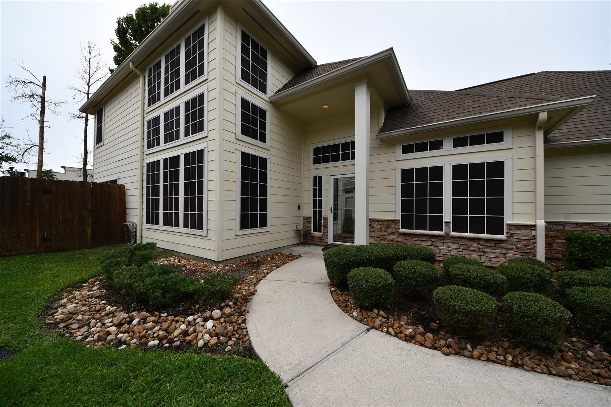 10207 Thornleaf Lane — photo