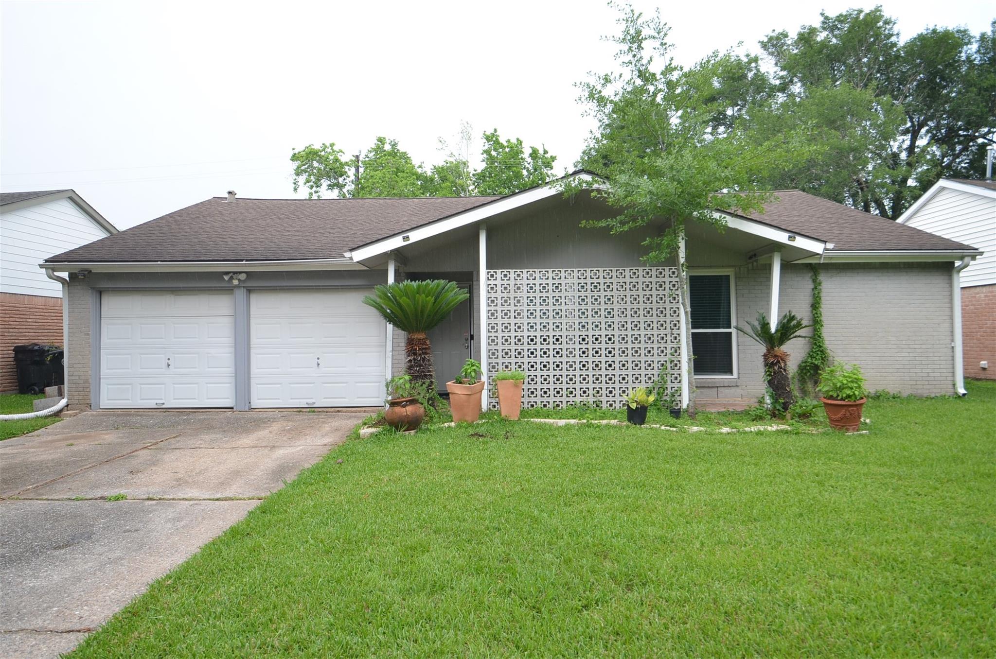 5834 Ludington Drive — photo